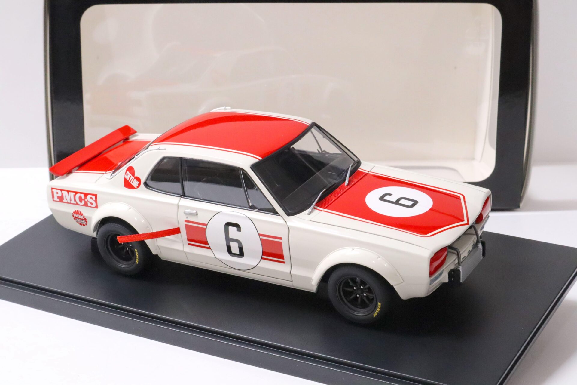 1:18 AUTOart Nissan Skyline GTR (KPGC10) #6 Japan GP Winner 1971 Takahashi