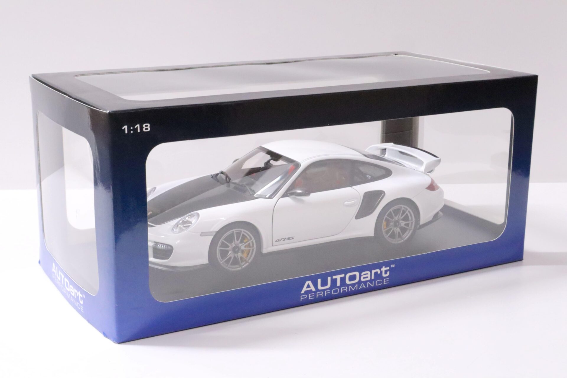 1:18 AUTOart Porsche 911 (997) GT2 RS white/ Carbon