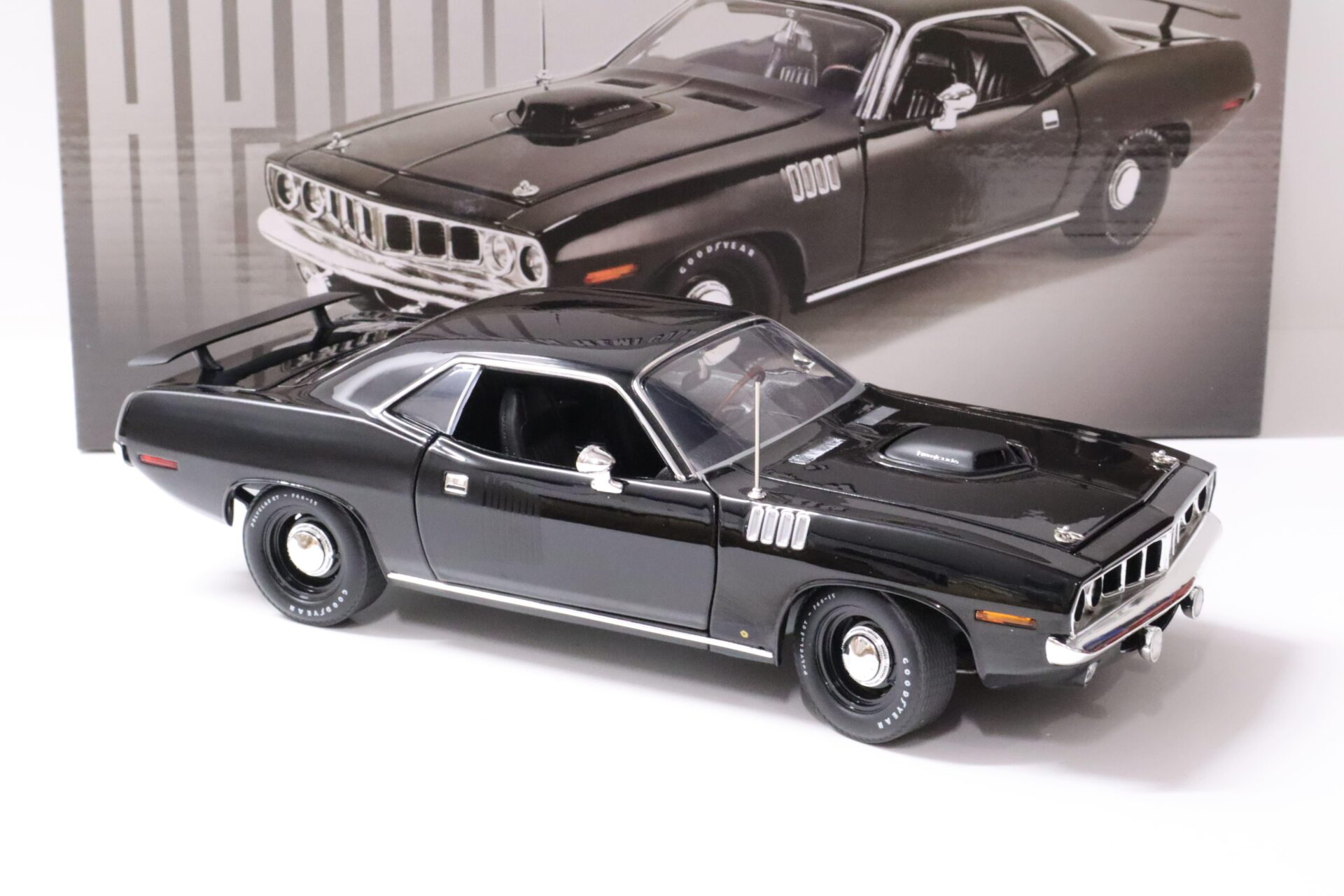 1:18 ACME 1971 Plymouth Hemi Cuda Barracuda Coupe black/ black