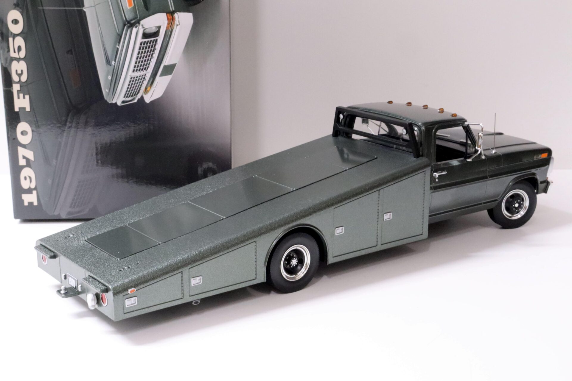 1:18 ACME 1970 Ford F350 Ramp Truck Car Transporter highland green metallic