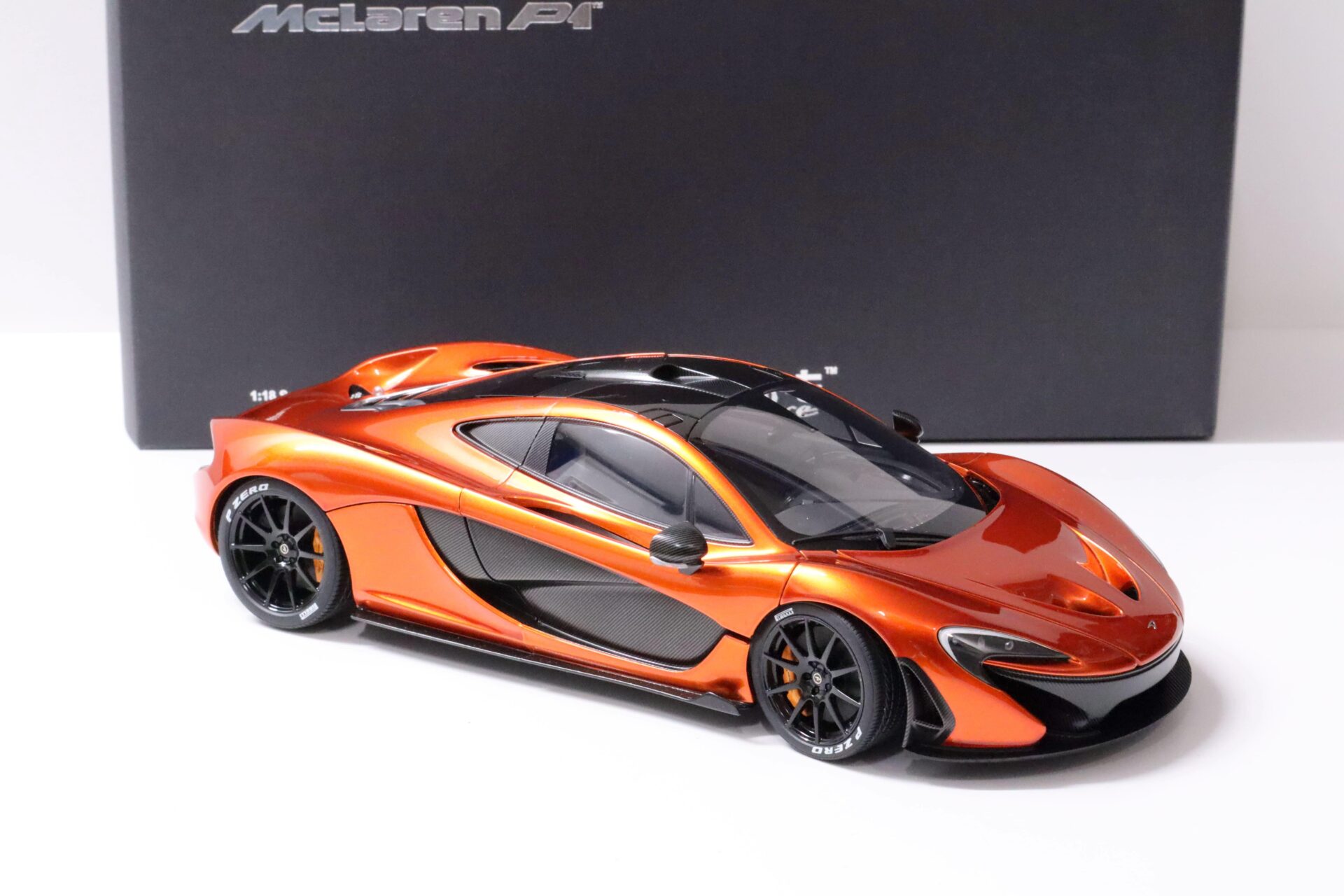 1:18 AUTOart McLaren P1 (2013) Volcano orange W/ orange calipers