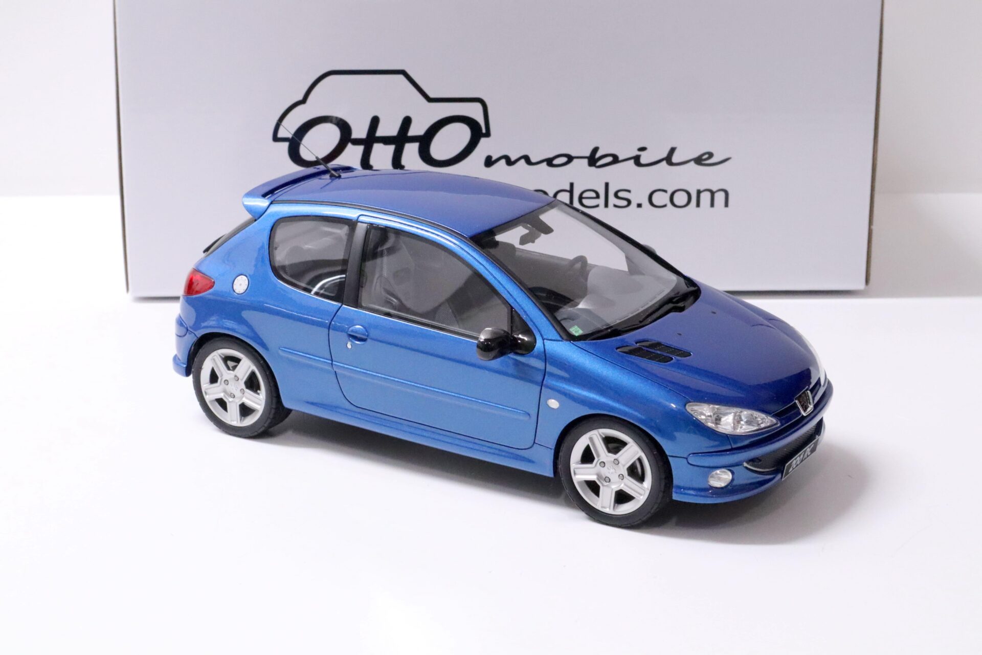 1:18 OTTO mobile OT917 Peugeot 206 RC Recife blue 2003