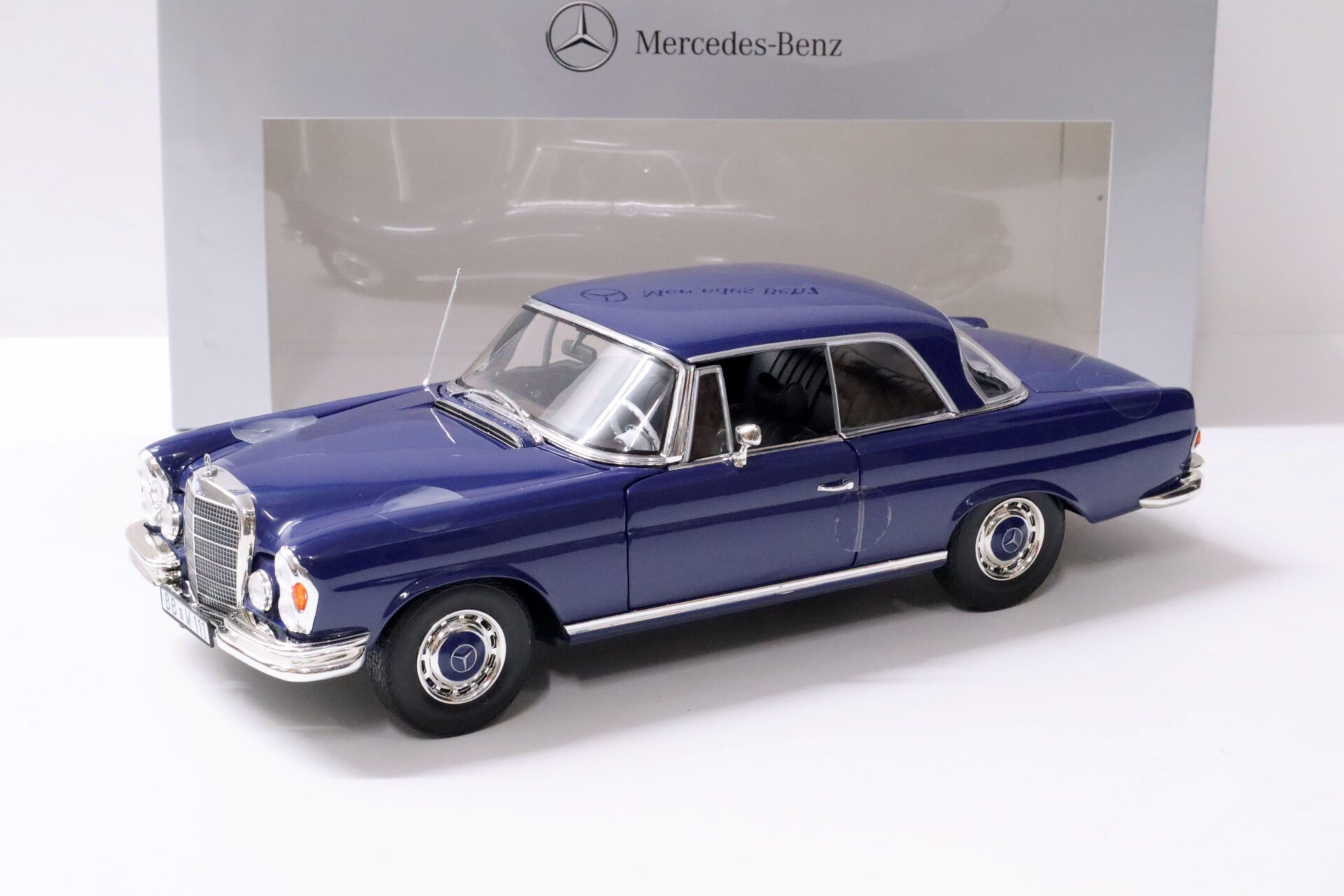 ID 60985 orig.jpg 1:18 Norev Mercedes 280 SE Coupe W108 dark blue DEALER VERSION