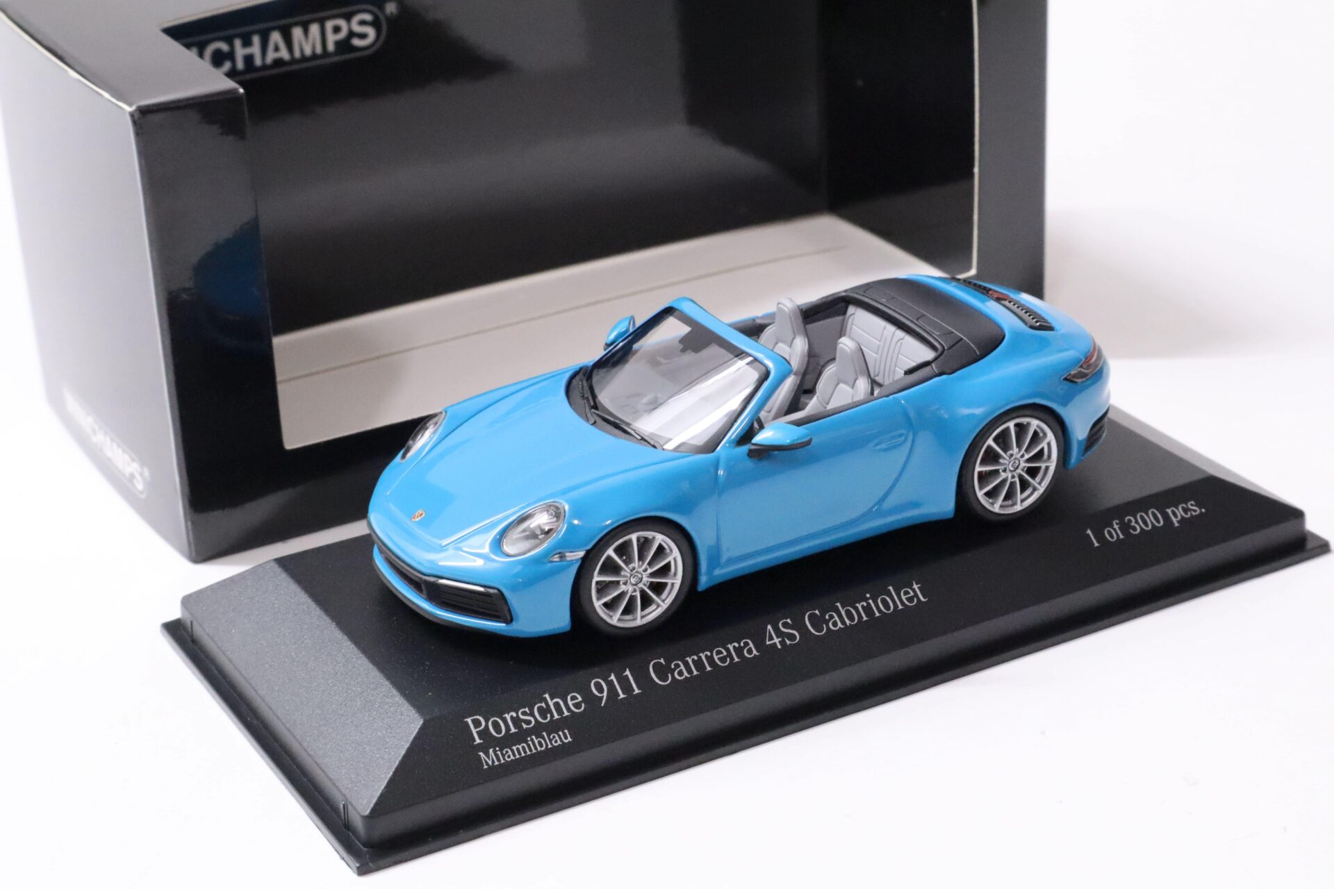 ID 61074 orig.jpg 1:43 Minichamps Porsche 911 (992) Carrera 4S Cabriolet 2019 Miami blue