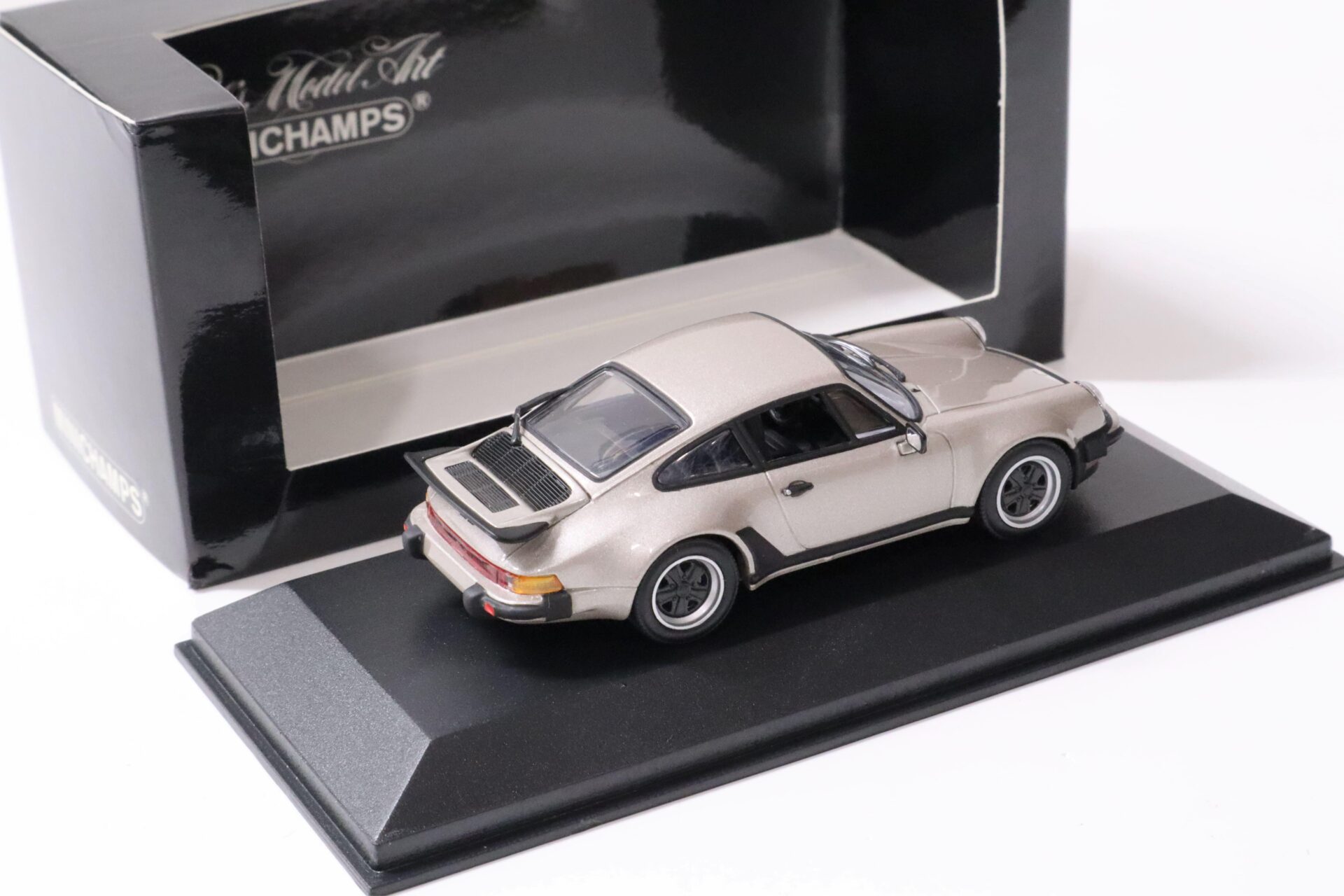 1:43 Minichamps Porsche 911 Turbo Coupe 1977 G-Modell Platin metallic