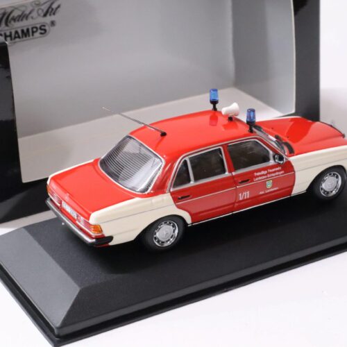 1:43 Minichamps Mercedes 200 W123 Sedan Fire Brigade Leinfelden-Echterdingen - Image 2