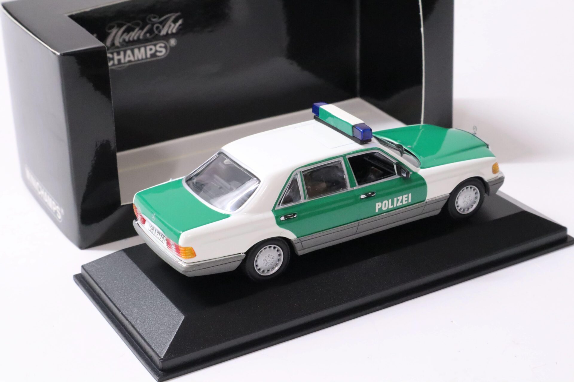 1:43 Minichamps Mercedes 420 SEL Limousine Polizei Saarbrücken 1991 green/ white
