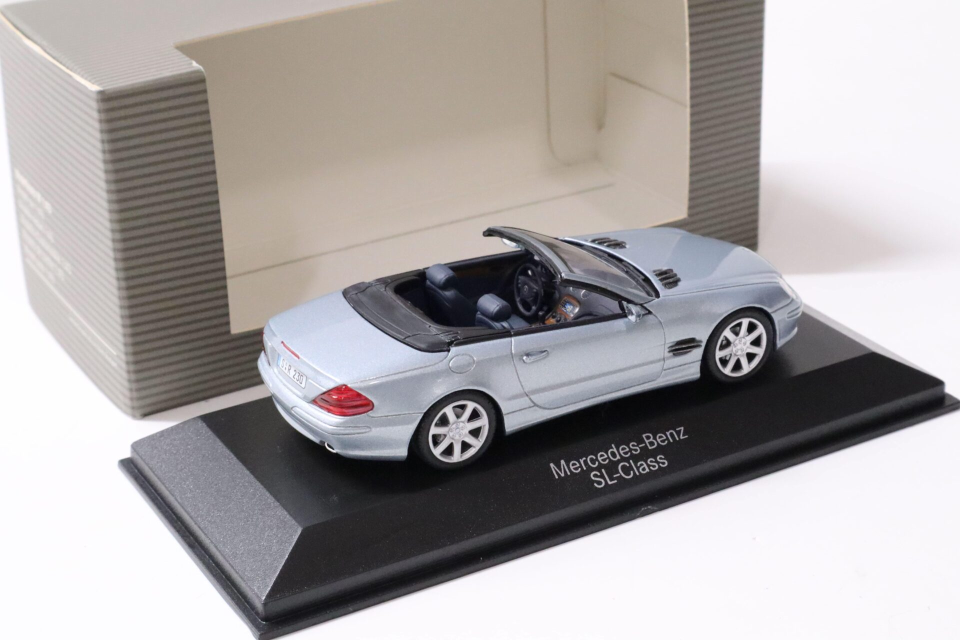 1:43 Minichamps Mercedes SL Convertible R230 tellurium silver DEALER VERSION