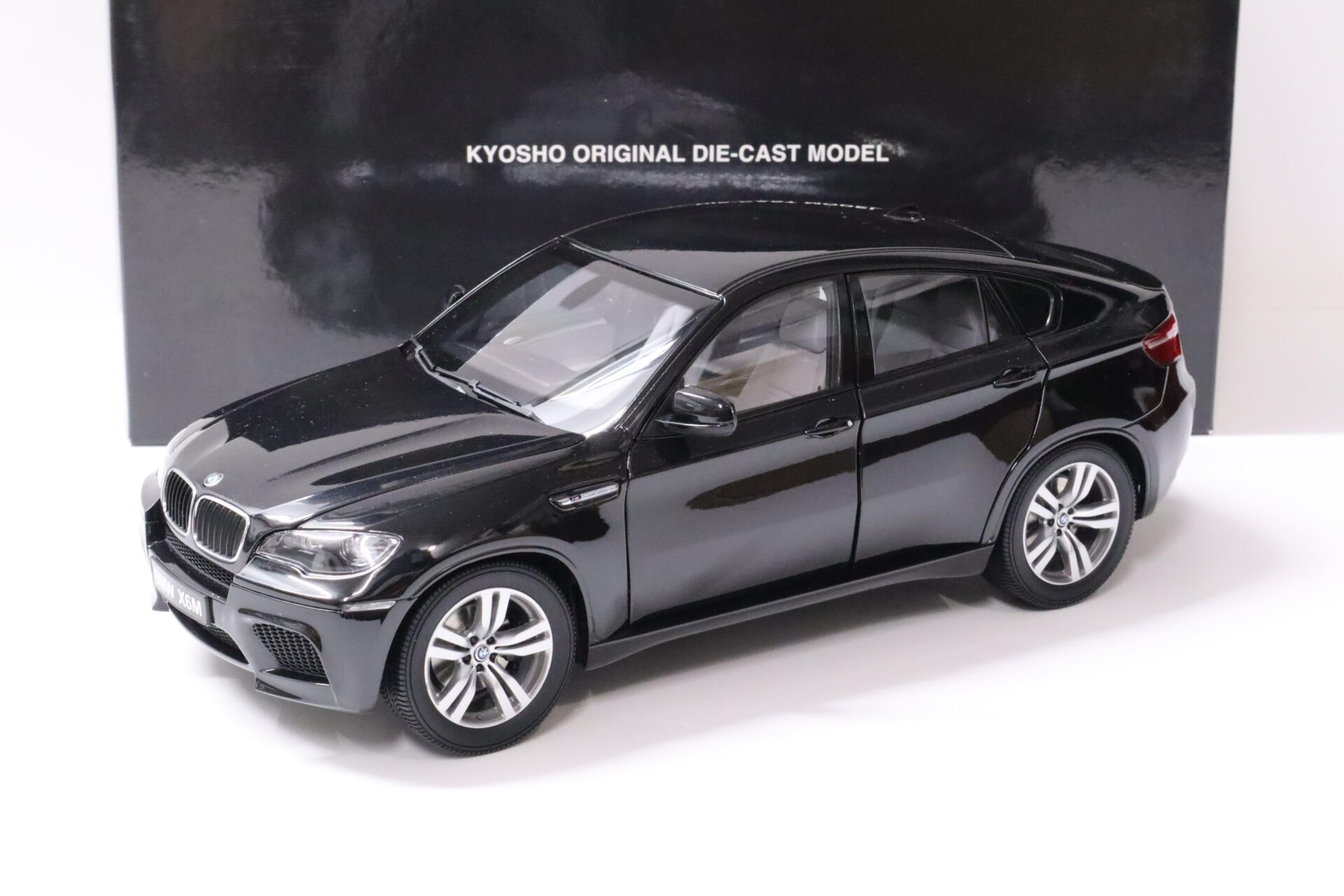 1:18 Kyosho BMW X6M SUV Black Sapphire