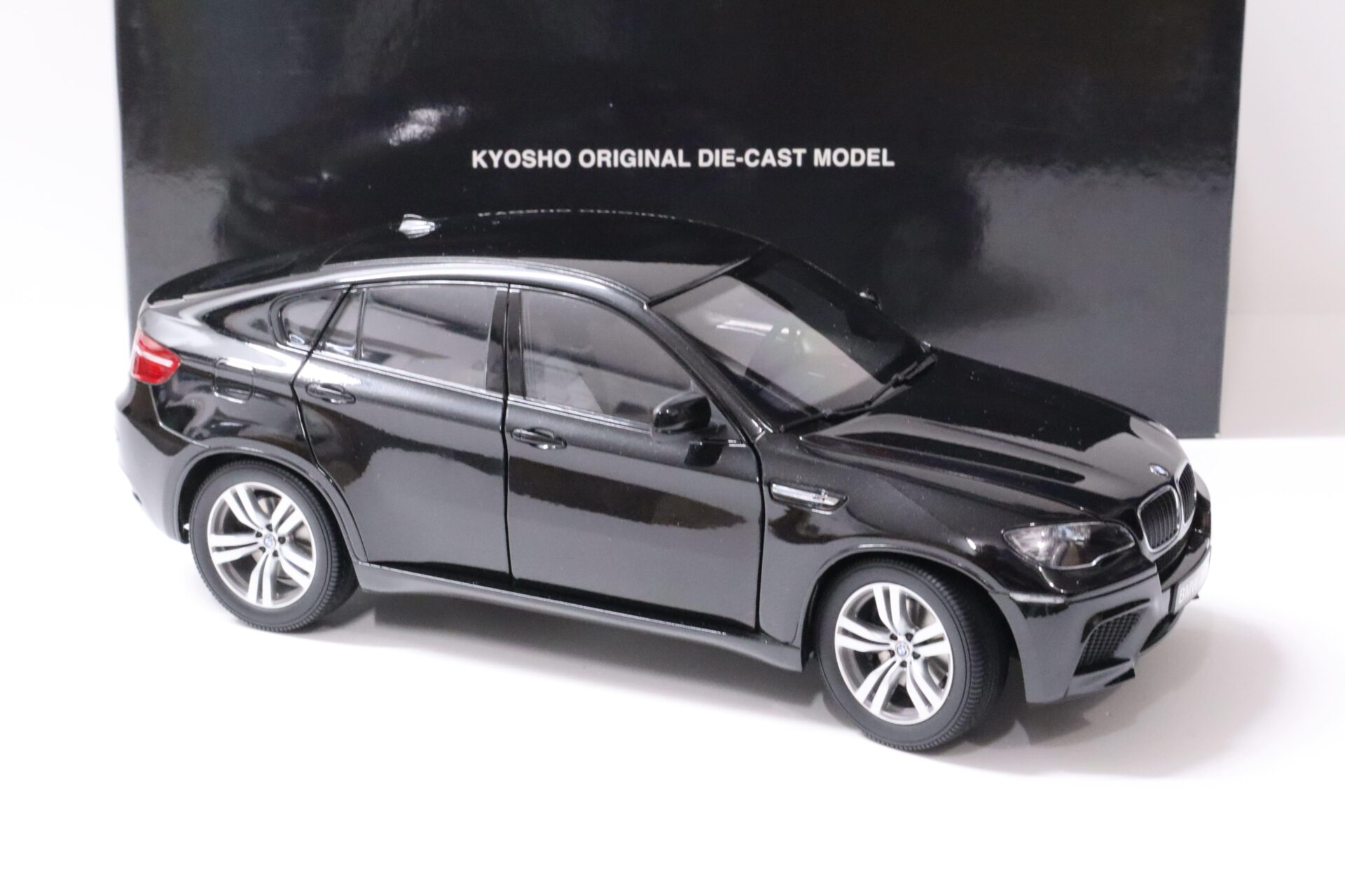 1:18 Kyosho BMW X6M SUV Black Sapphire