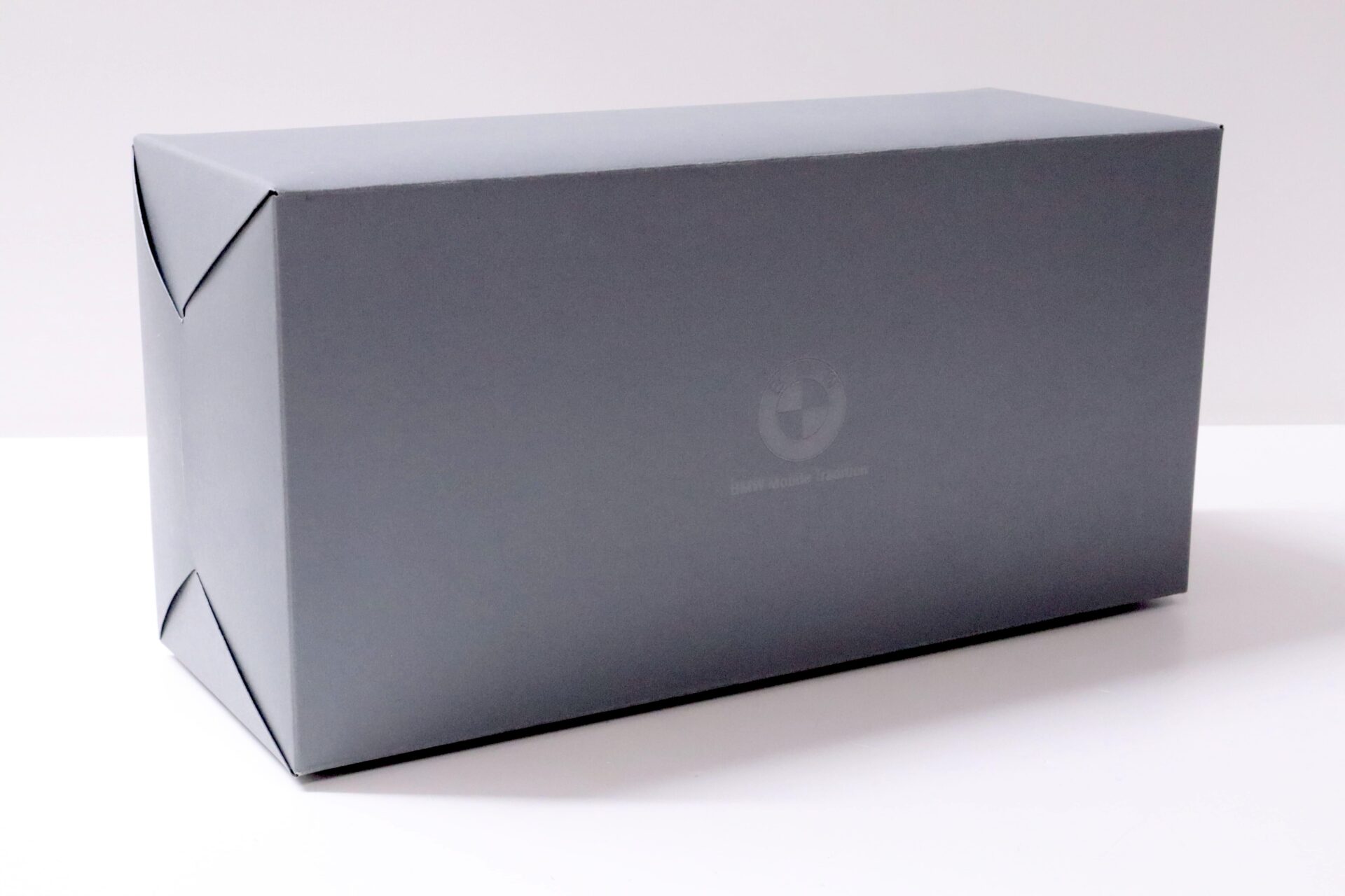 1:18 Minichamps BMW 2002 Cabrio Convertible yellow DEALER VERSION