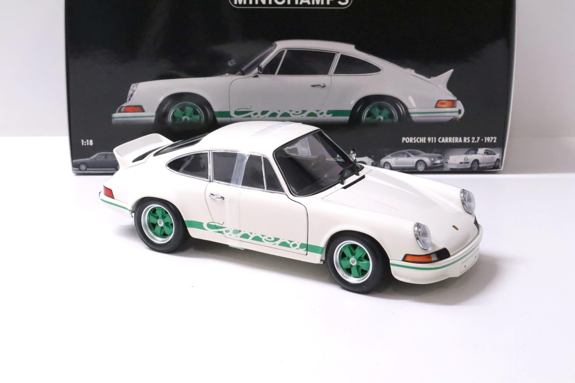 1:18 Minichamps Porsche 911 Carrera RS 2.7 white/ green 1972