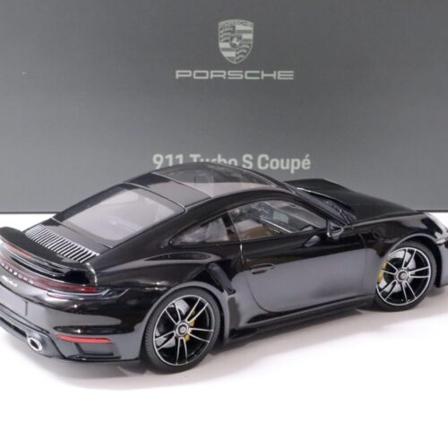 1:18 Minichamps Porsche 911 (992) Turbo S Coupe deep black DEALER VERSION