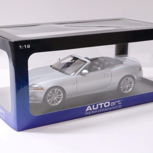 1:18 AUTOart Jaguar XK Cabriolet 2006 Liquid silver metallic