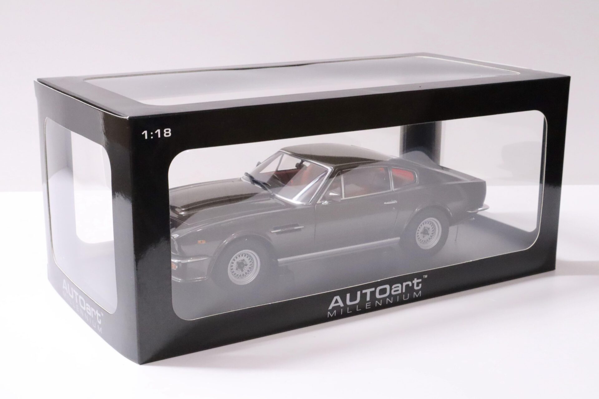 1:18 AUTOart Aston Martin V8 Vantage Coupe 1985 Cumberland grey metallic