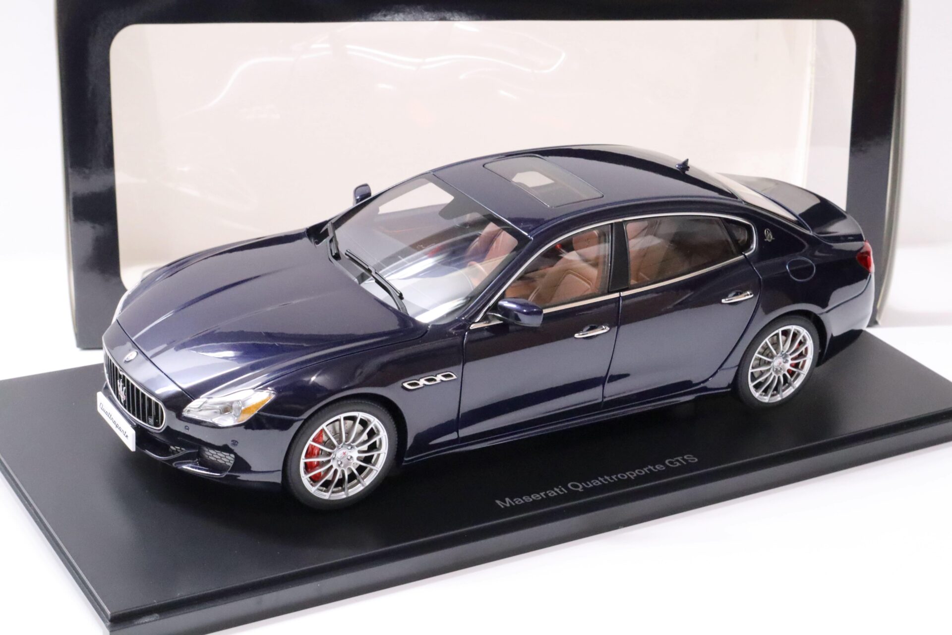 1:18 AUTOart Maserati Quattroporte GTS 2015 Rassion blue