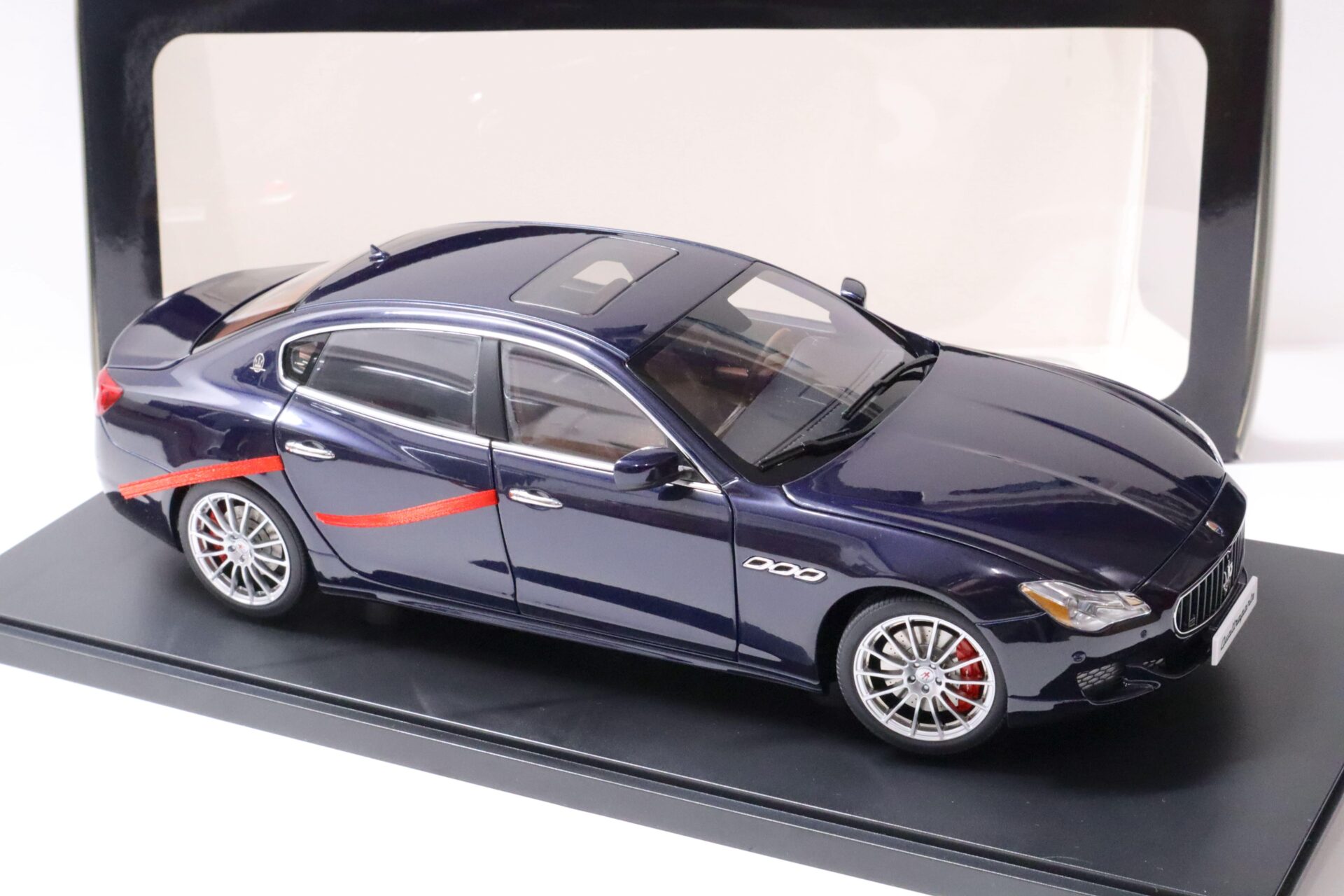 1:18 AUTOart Maserati Quattroporte GTS 2015 Rassion blue