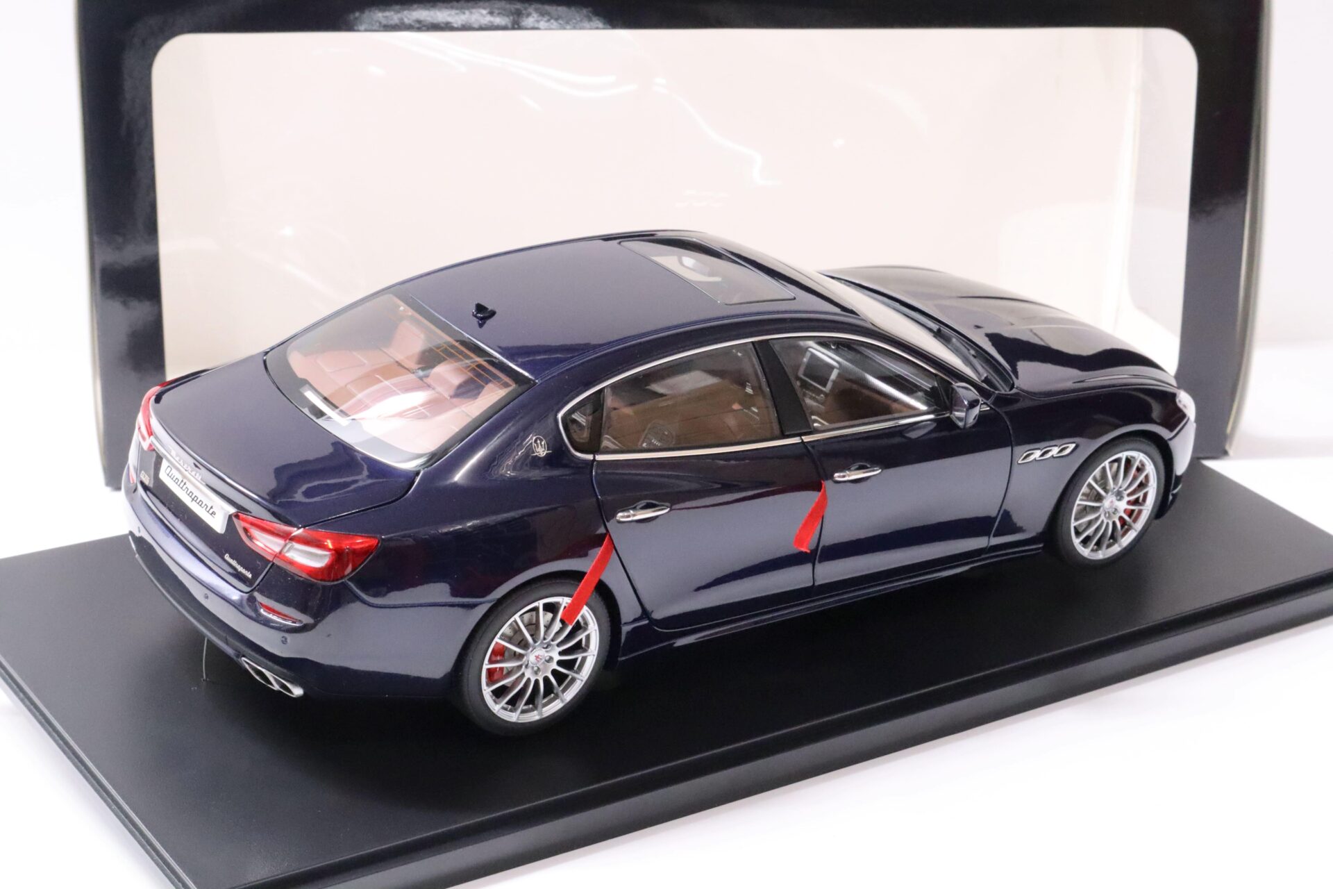 1:18 AUTOart Maserati Quattroporte GTS 2015 Rassion blue