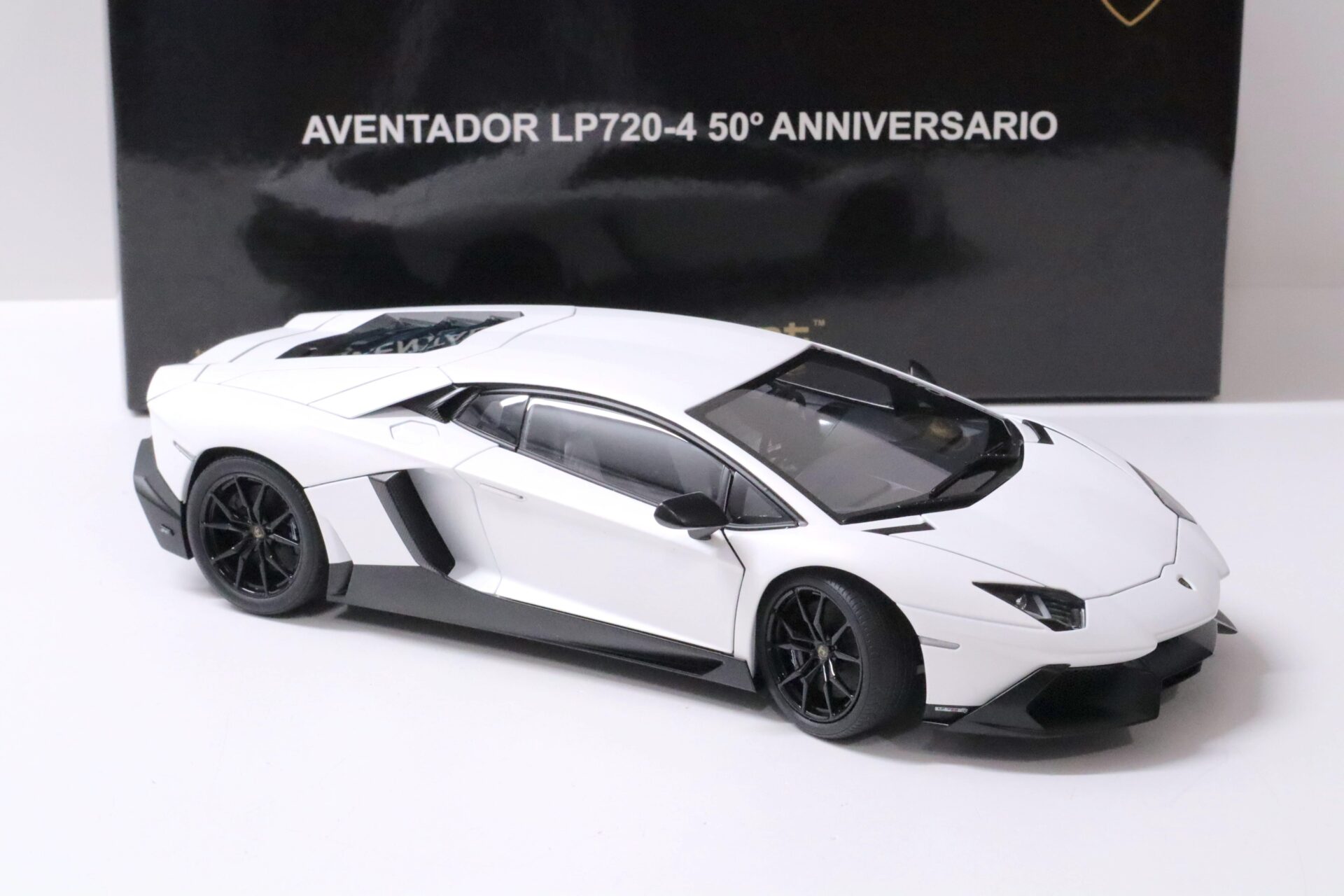 1:18 AUTOart Lamborghini Aventador LP720-4 “50th Anniversary