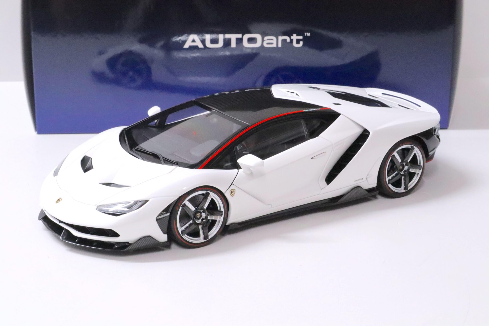 1:18 AUTOart Lamborghini Centenario 2017 Bianco Isis/ Solid white 79111