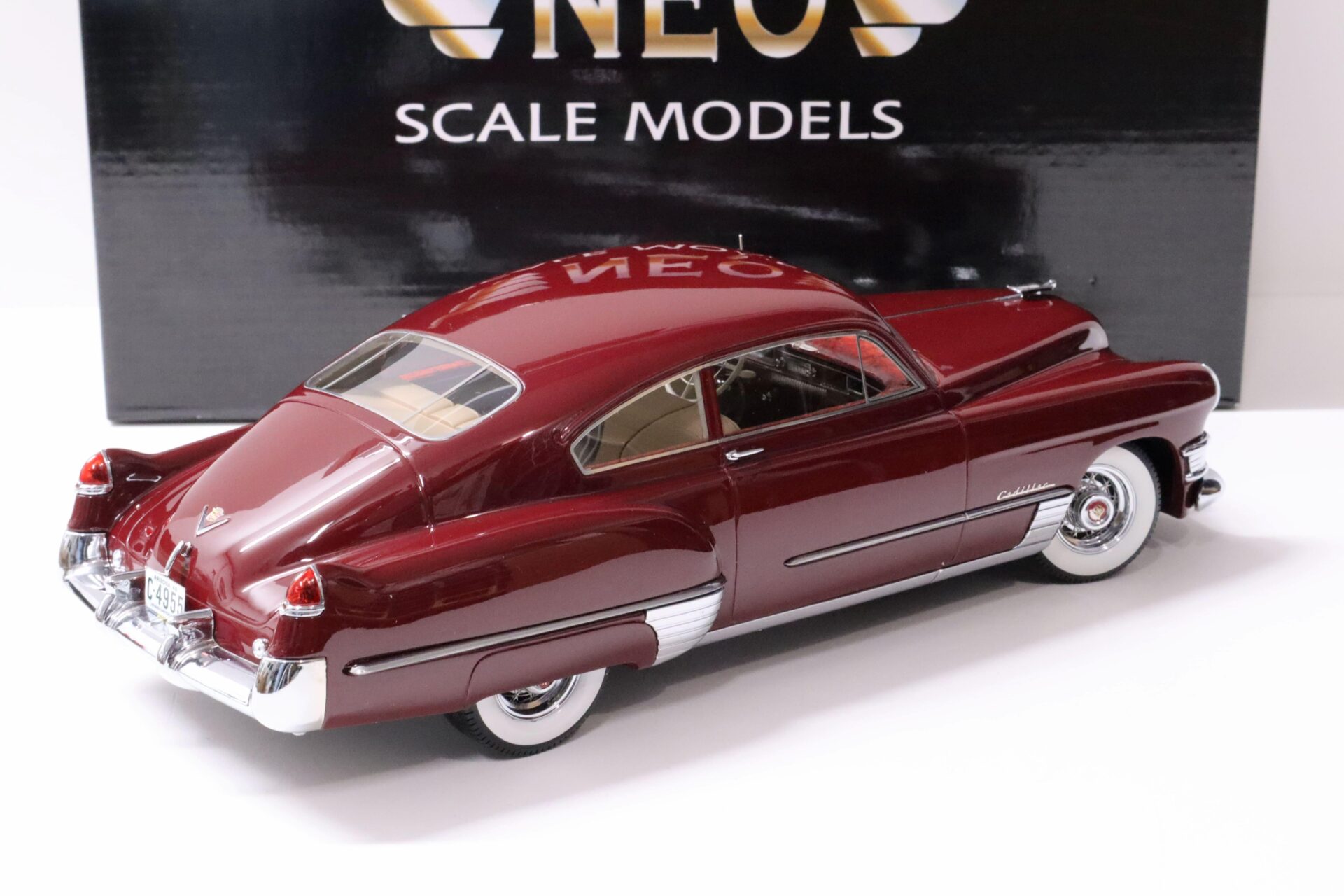 1:18 NEO Cadillac Series 62 Club Coupe Sedanette 1949 dark red