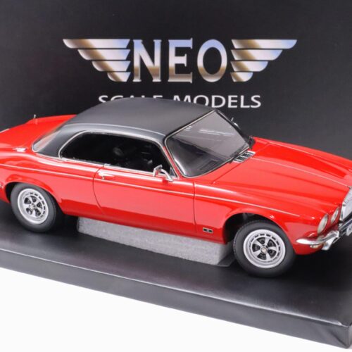 1:18 NEO Daimler Double Six Coupe 1979 red/ black roof