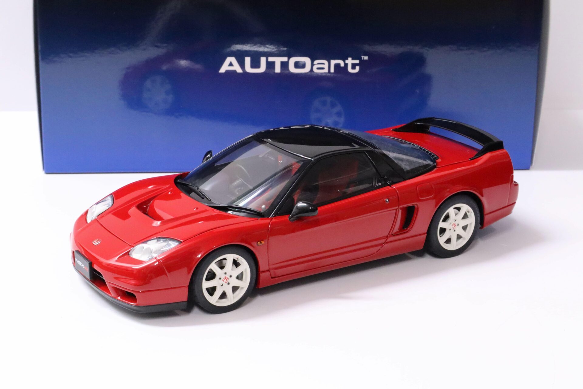 1:18 AUTOart Honda NSX-R (NA2) 2019 New Formula red