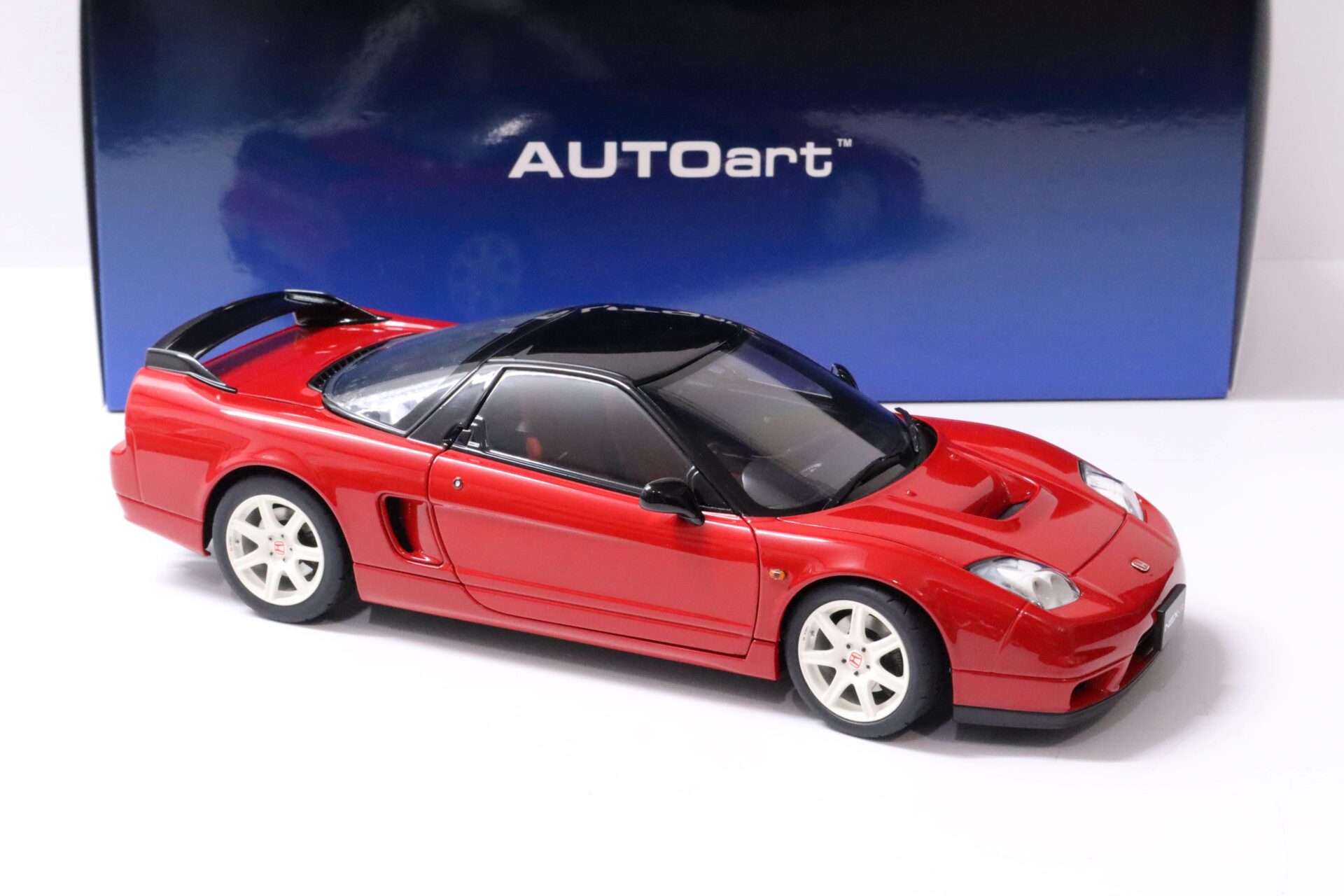 1:18 AUTOart Honda NSX-R (NA2) 2019 New Formula red