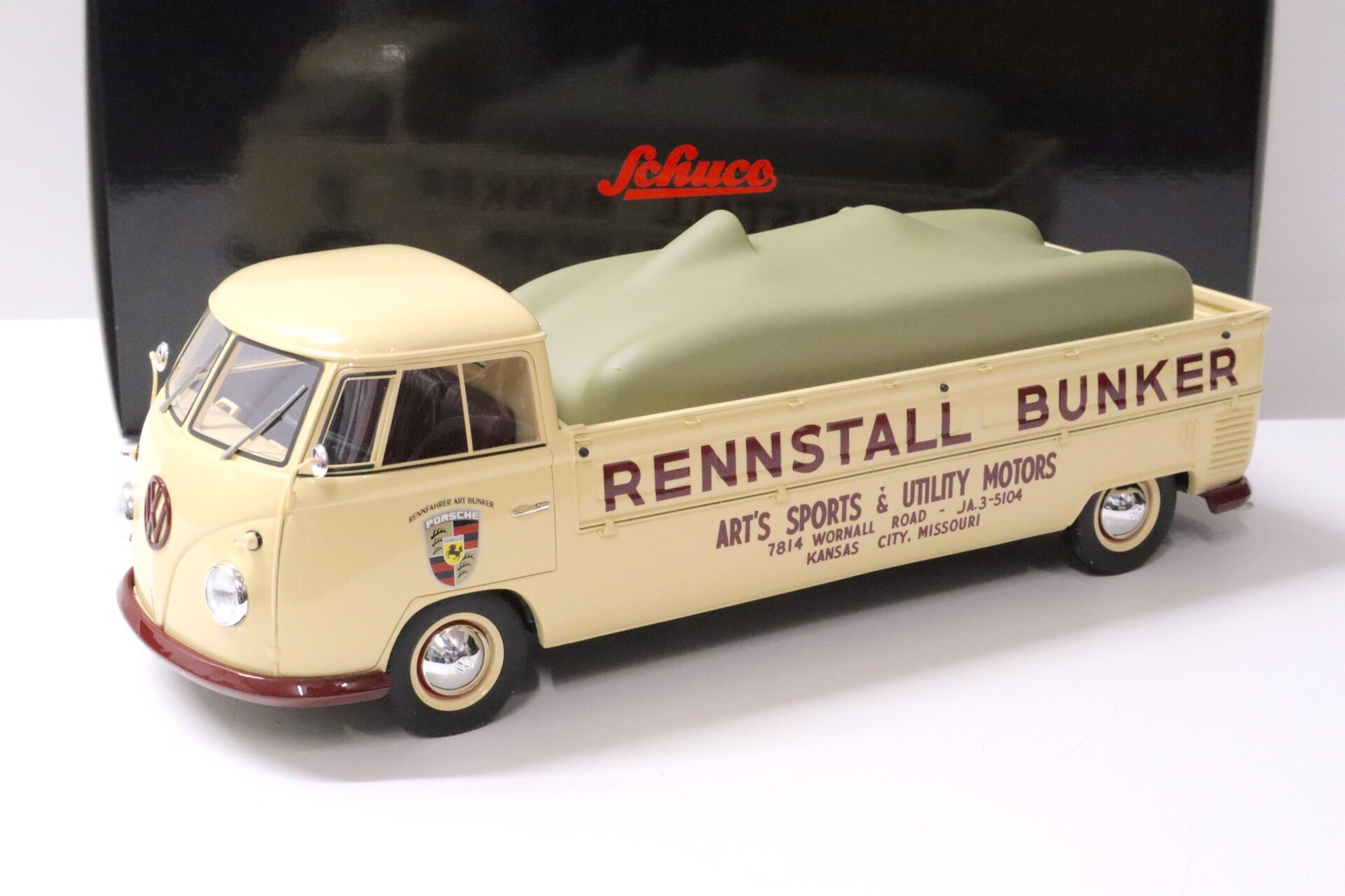 1:18 Schuco VW T1 Renntransporter "Bunker" Porsche beige