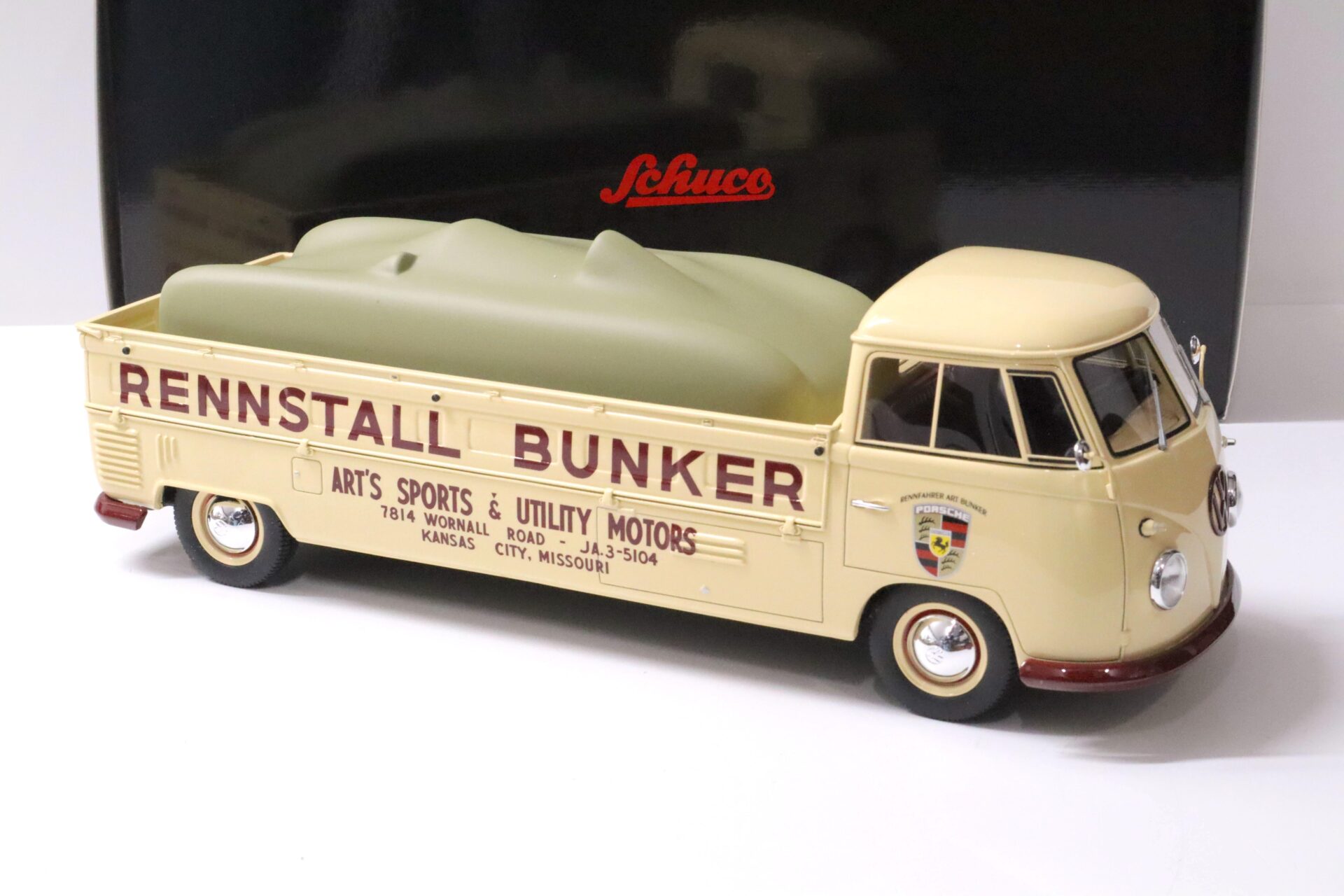 1:18 Schuco VW T1 Renntransporter "Bunker" Porsche beige