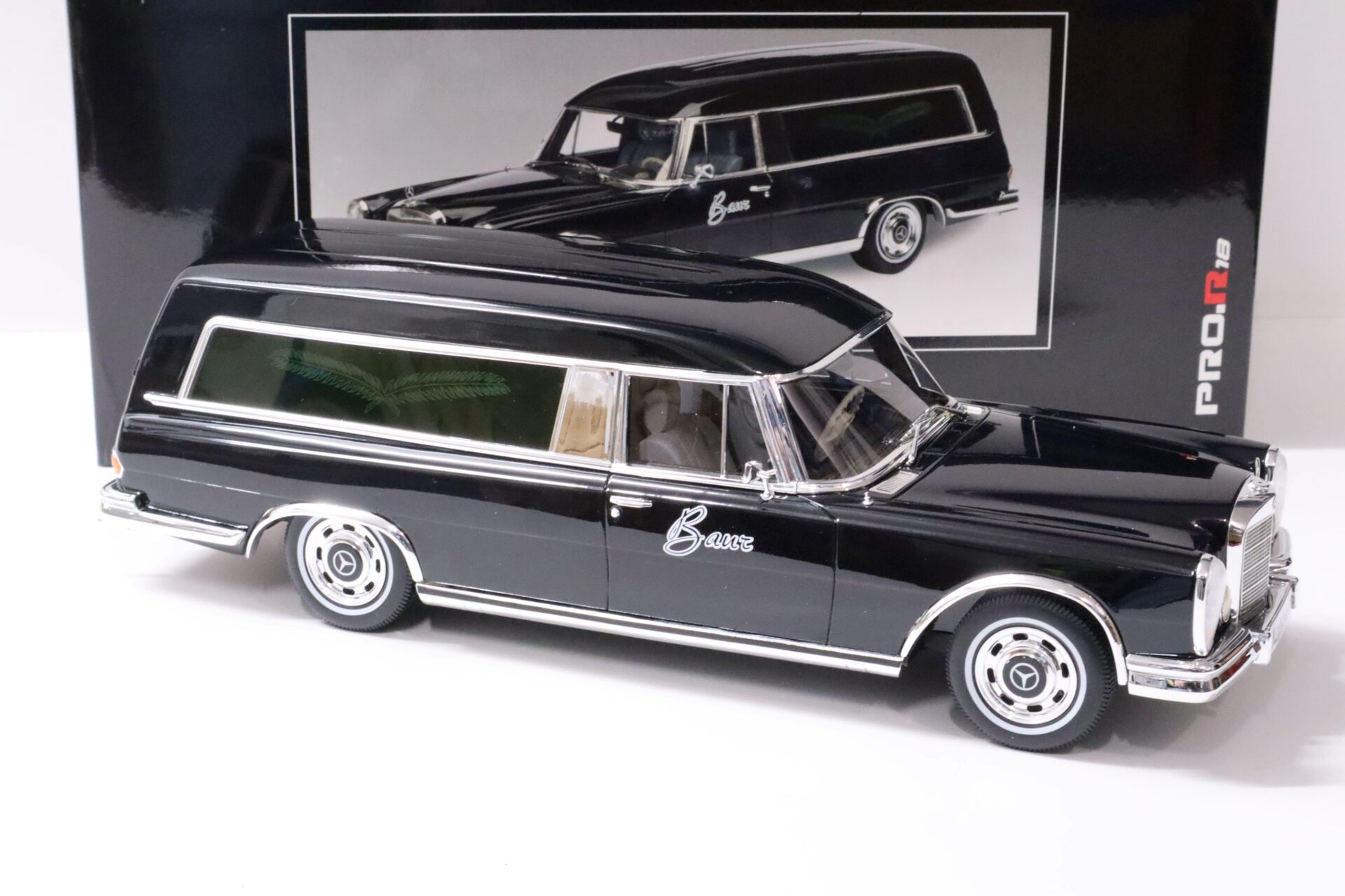 1:18 Schuco Mercedes 600 Bestattungswagen HEARSE black