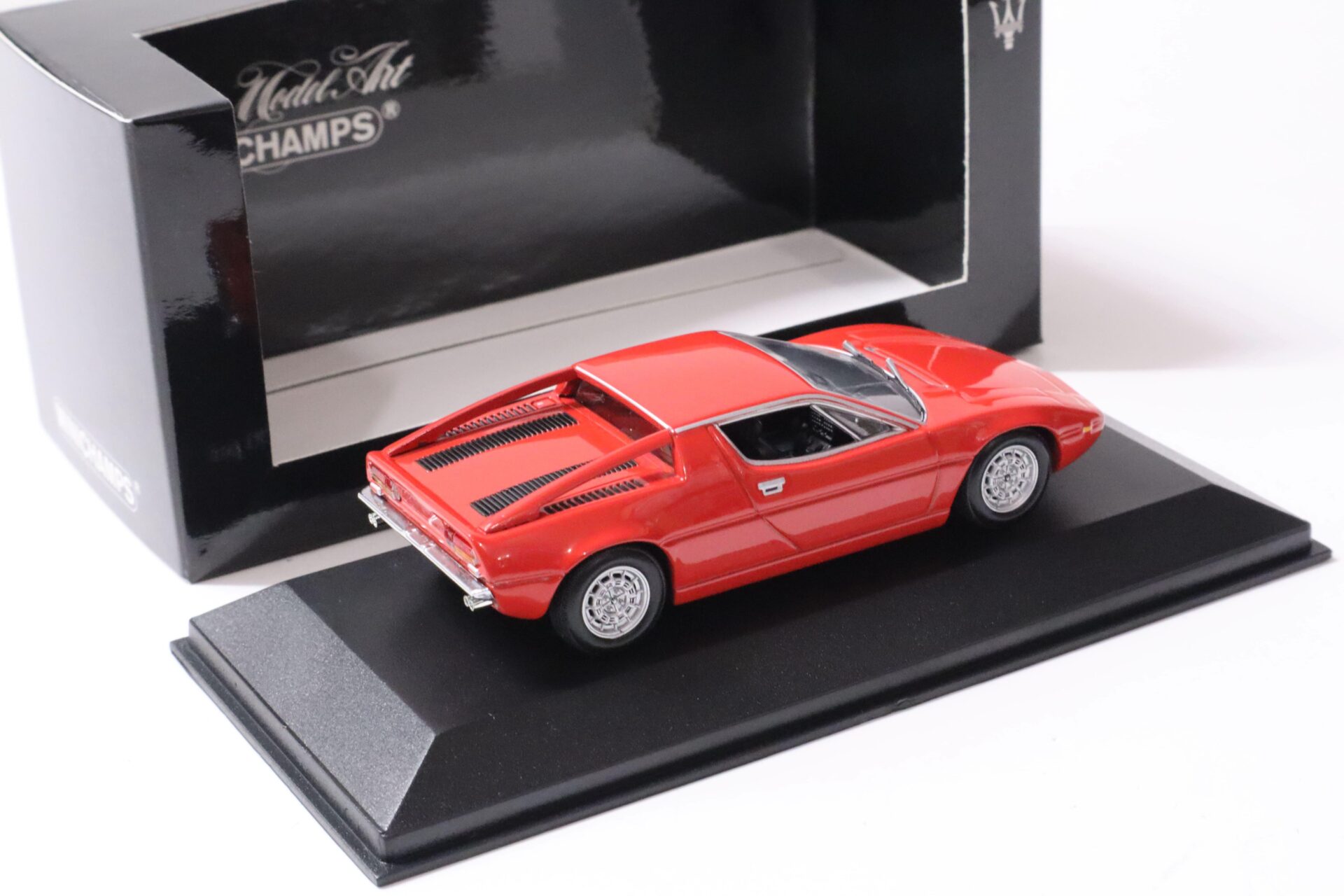 1:43 Minichamps Maserati Merak Coupe 1974 Rosso red
