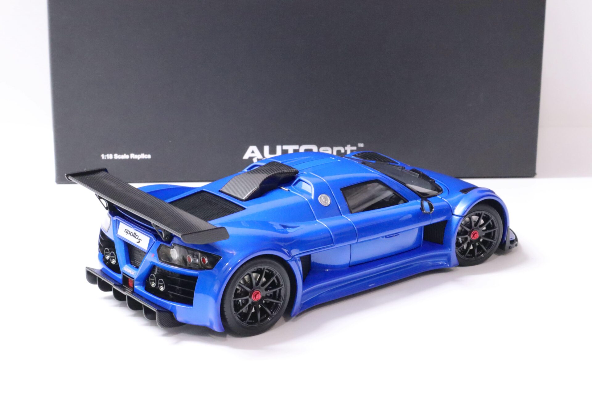 1:18 AUTOart Gumpert Apollo S blue metallic Die-Cast 71303