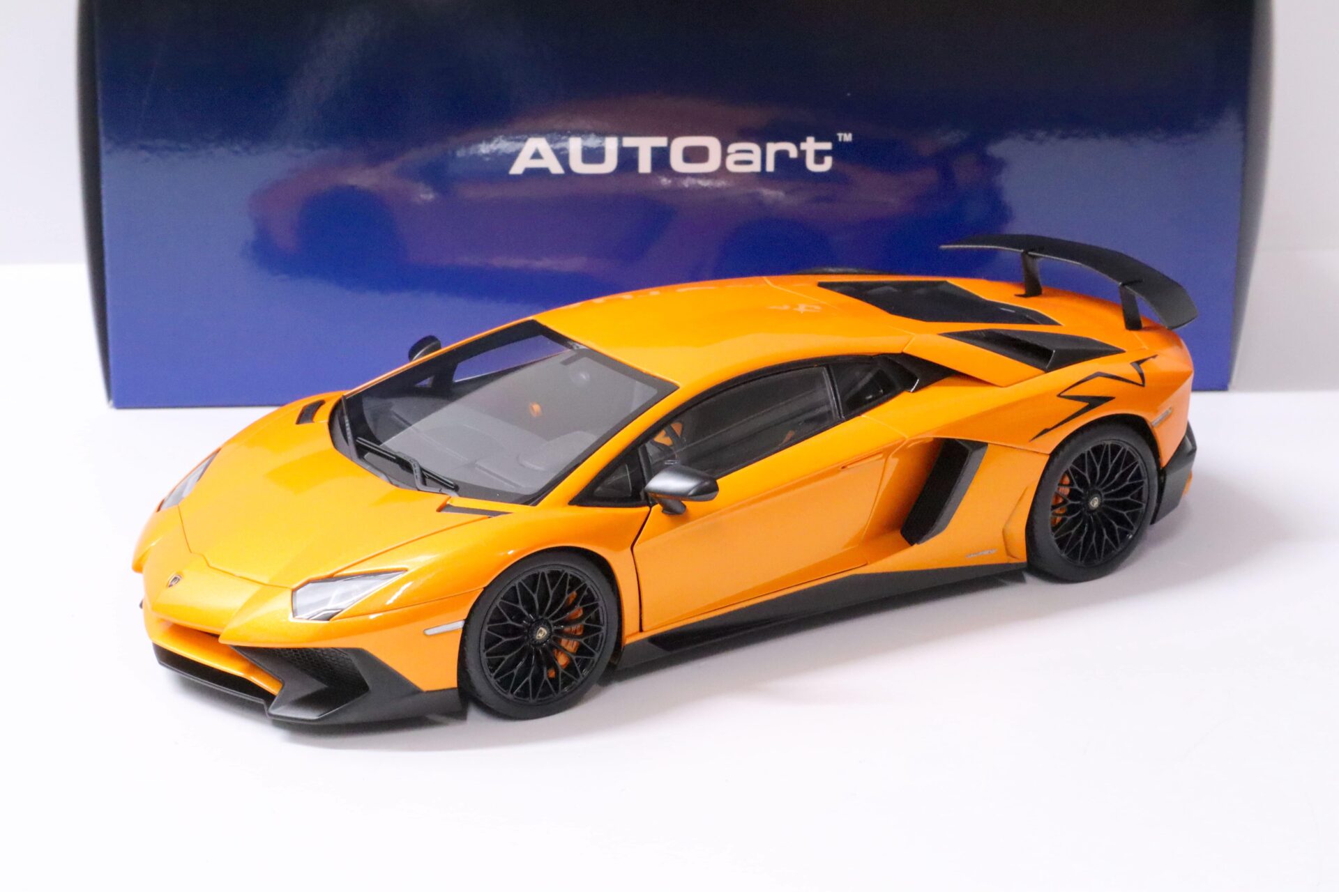 ID 61632 orig.jpg 1:18 AUTOart Lamborghini Aventador LP750-4 SV Arancio Atlas/ pearl orange