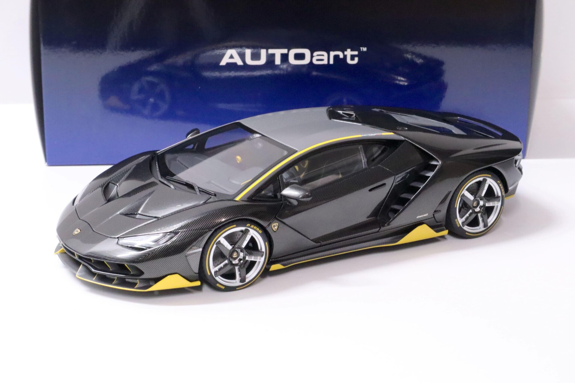 1:18 AUTOart Lamborghini Centenario 2017 Clear Carbon/ yellow 79114