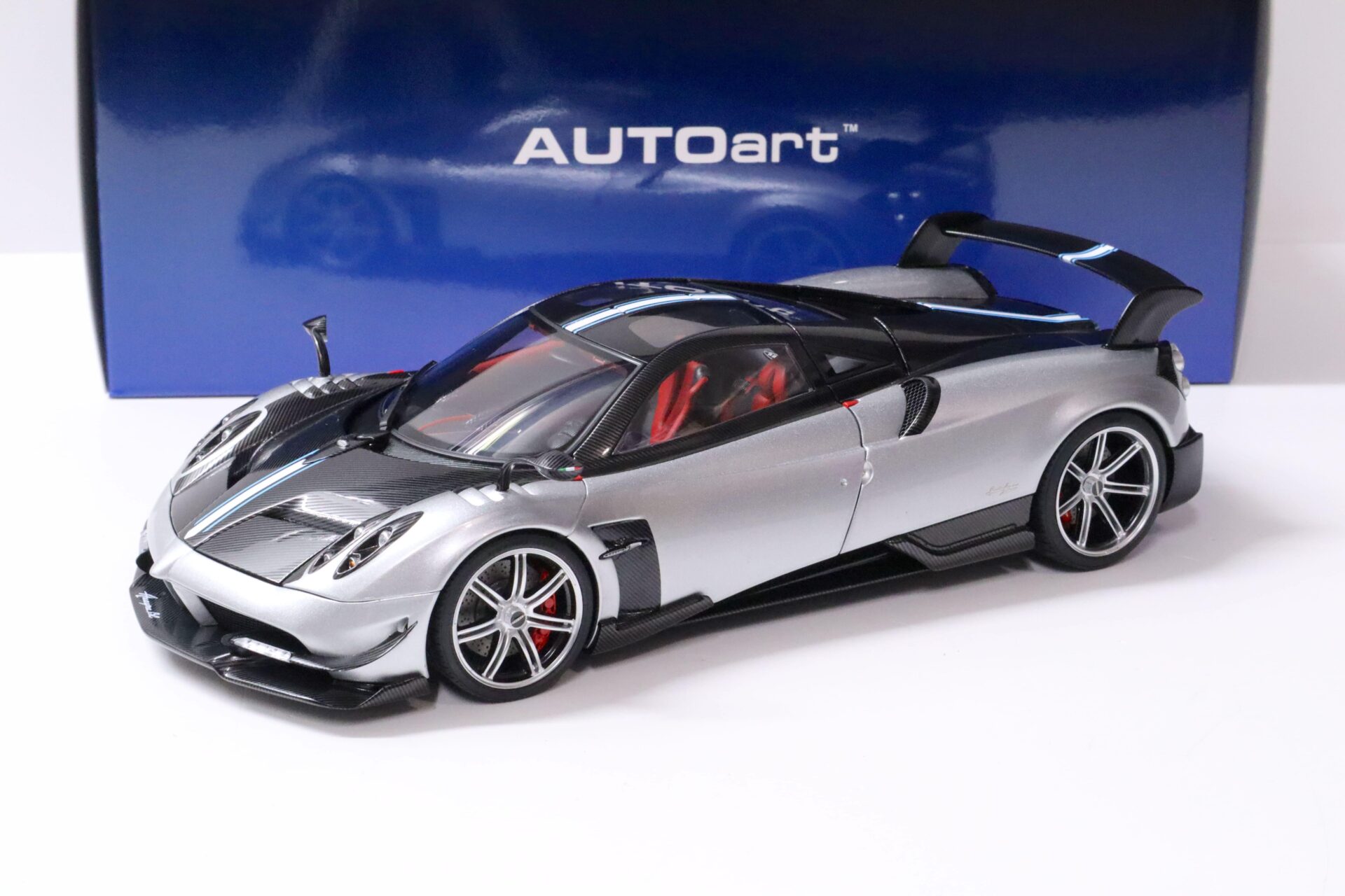 ID 61652 orig.jpg 1:18 AUTOart Pagani Huayra BC Grigio Mercurio/ Carbon 78278