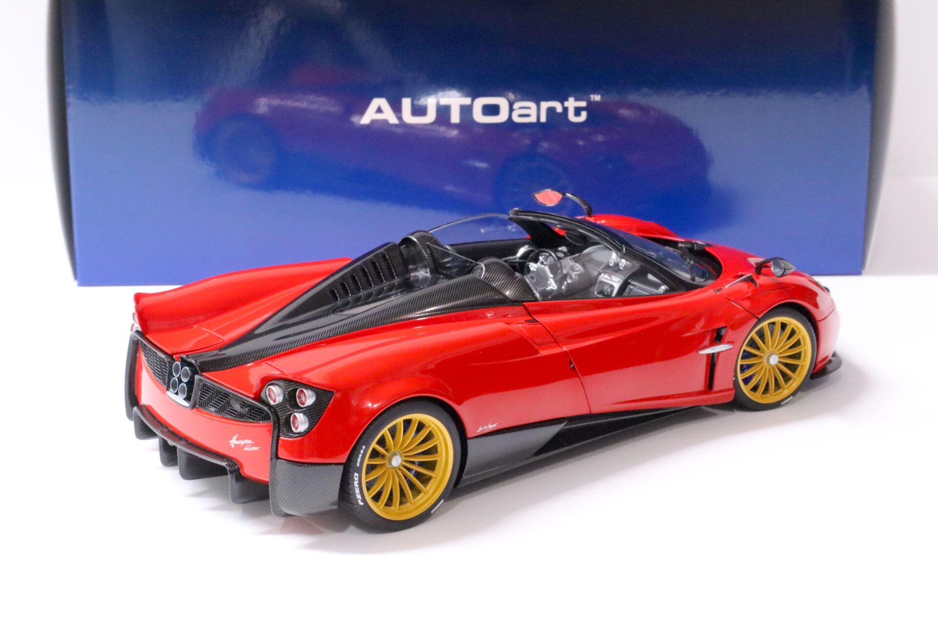 1:18 AUTOart Pagani Huayra Roadster 2017 Rosso Monza/ red 78287