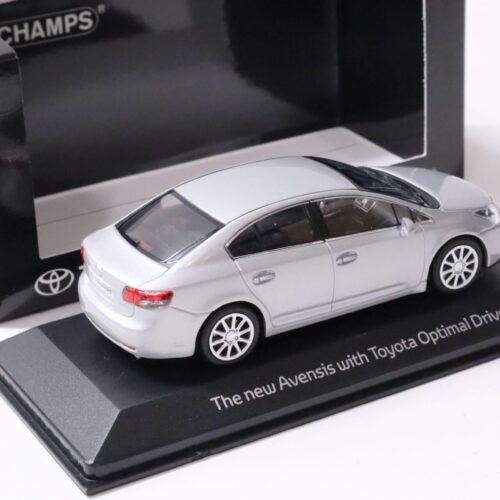 1:43 Minichamps Toyota Avensis T27 Limousine silver 2009 DEALER VERSION