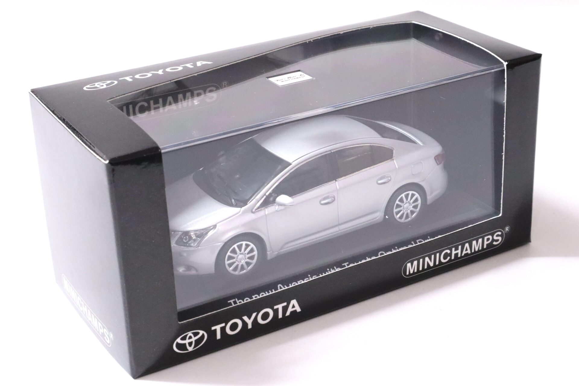 1:43 Minichamps Toyota Avensis T27 Limousine silver 2009 DEALER VERSION