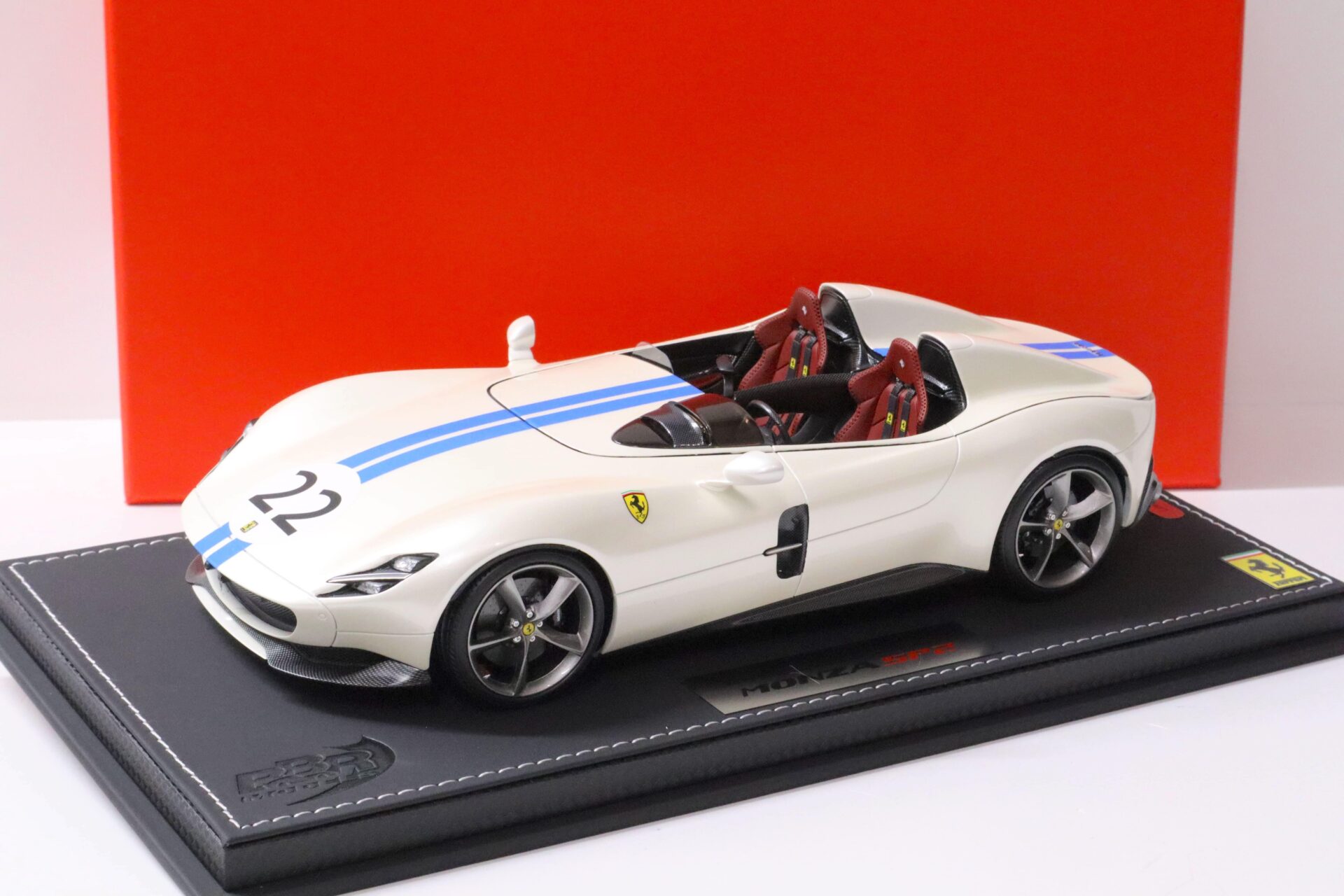 1:18 BBR Ferrari Monza SP2 Gloss Italian white/ blue stripes #22 with display Limited Edition