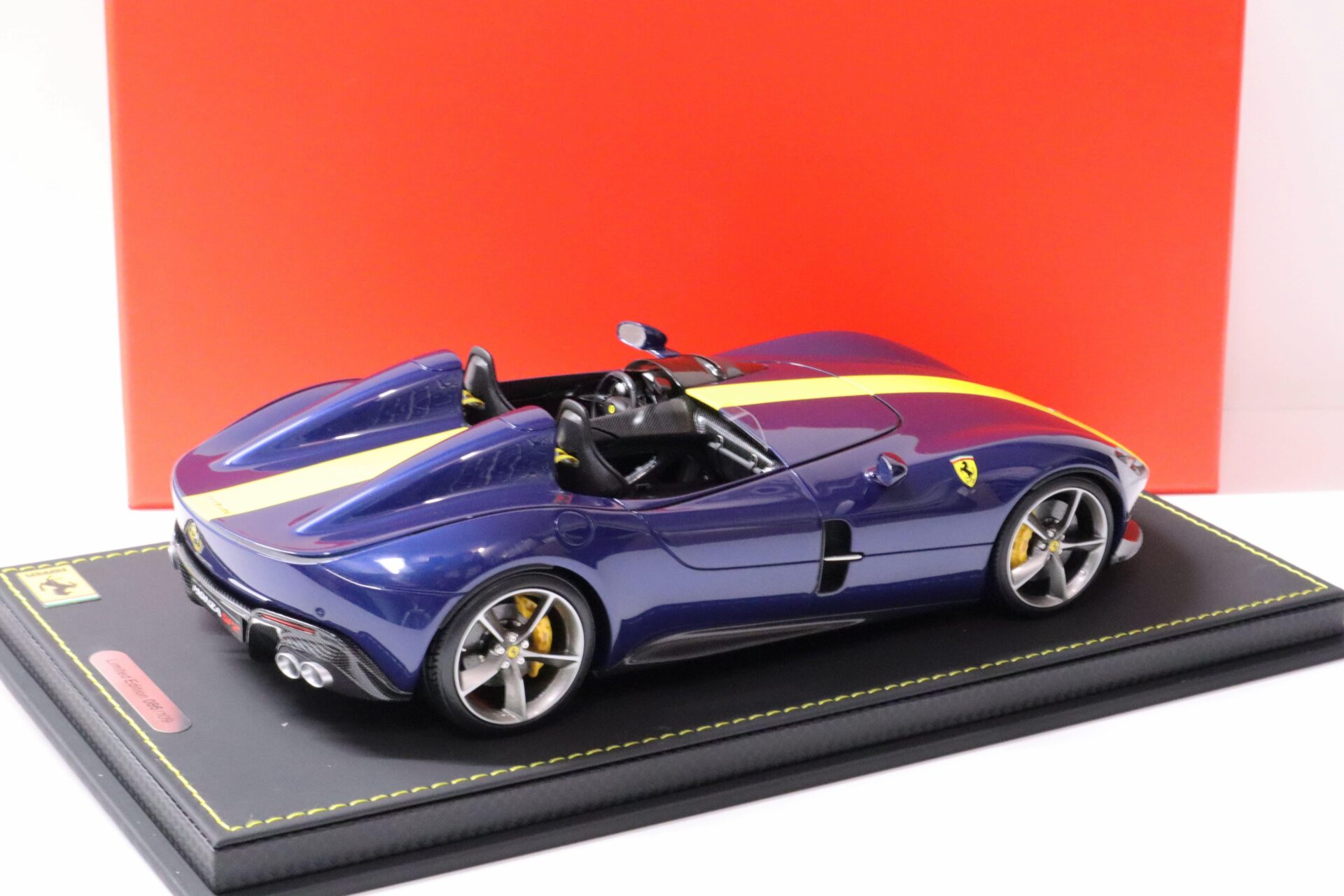 1:18 BBR Ferrari Monza SP2 blue Tour de France/ yellow stripes with display Limited Edition