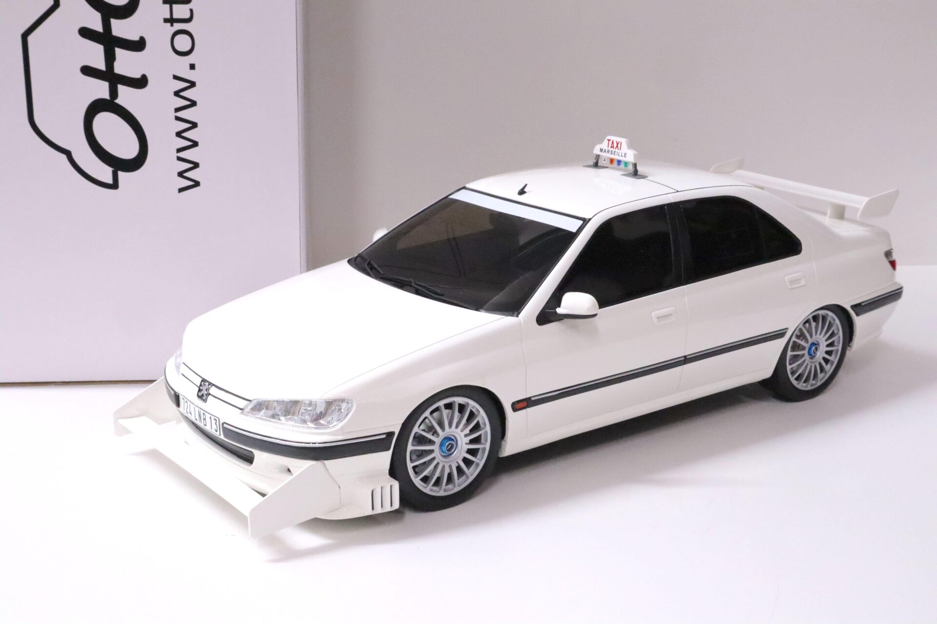 1:12 OTTO mobile G068 Peugeot 406 TAXI Movie Car white 1998