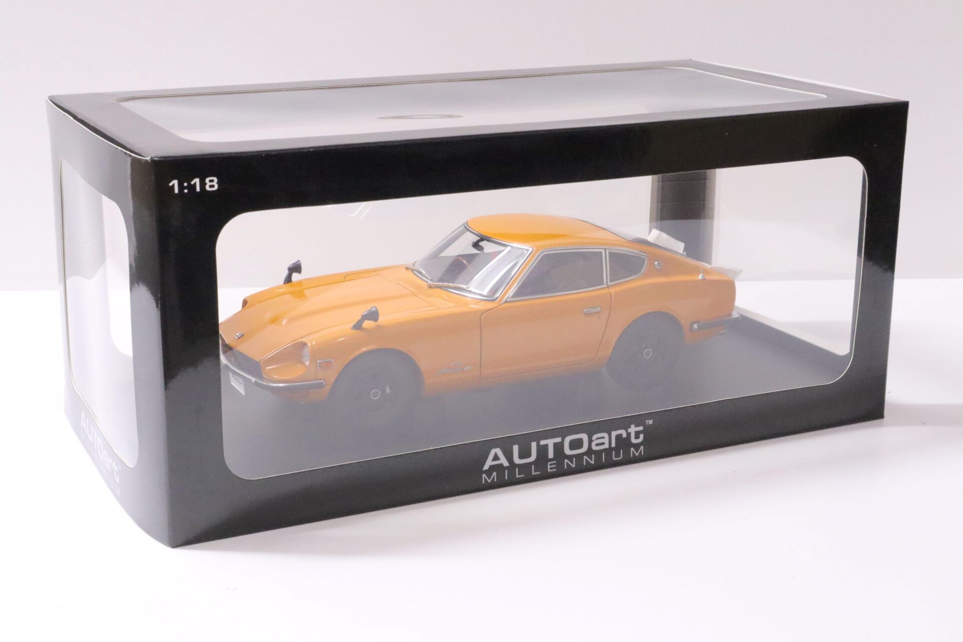 1:18 AUTOart Nissan Fairlady Z432 (PS30) Coupe RHD orange
