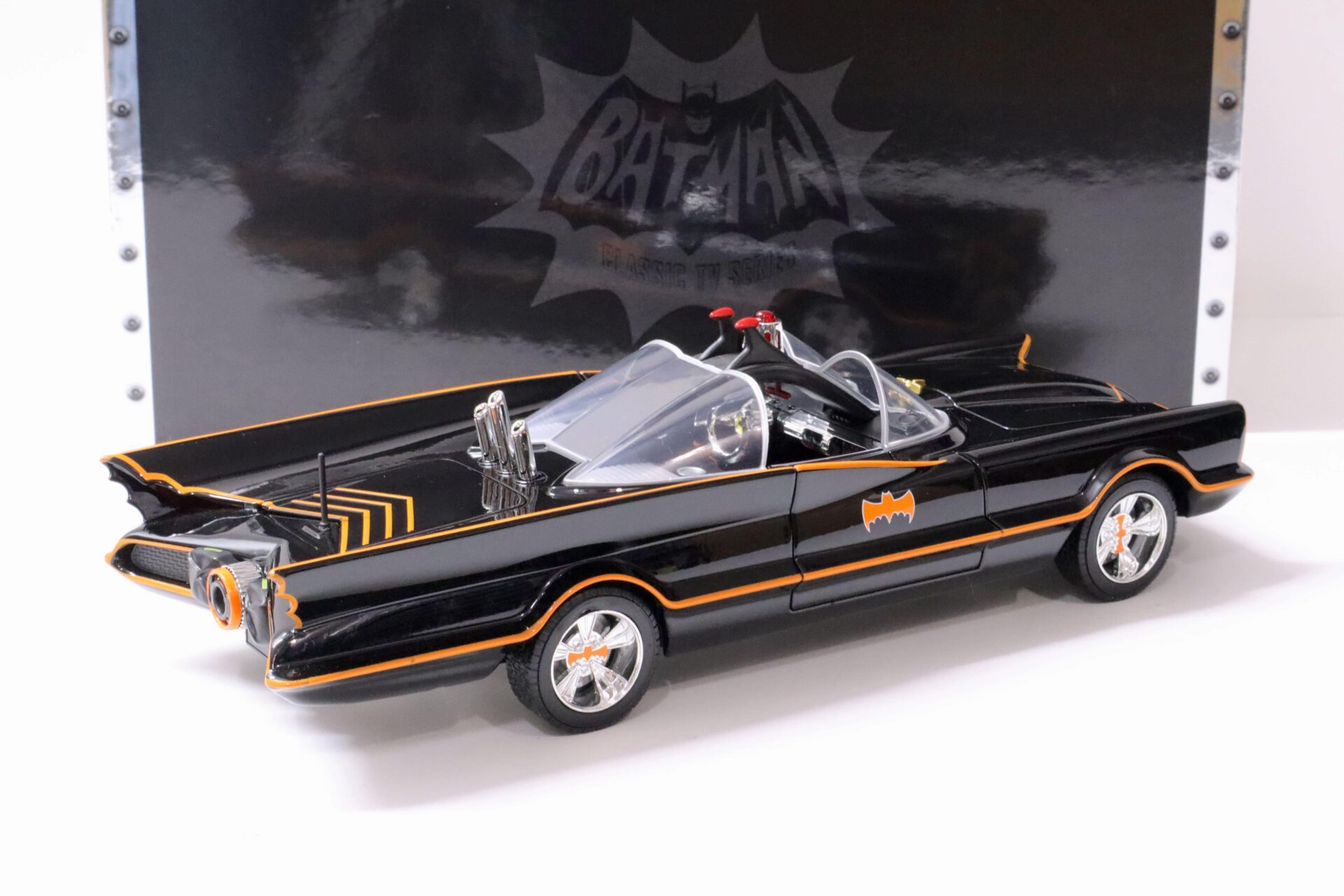 1:18 Jada Toys 1966 Batmobile Batman Classic TV Series + Figuren + Lights