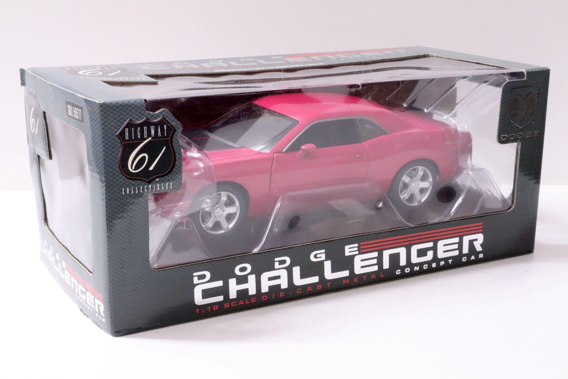 1:18 Highway61 Dodge Challenger Concept Car 2005 Panther pink