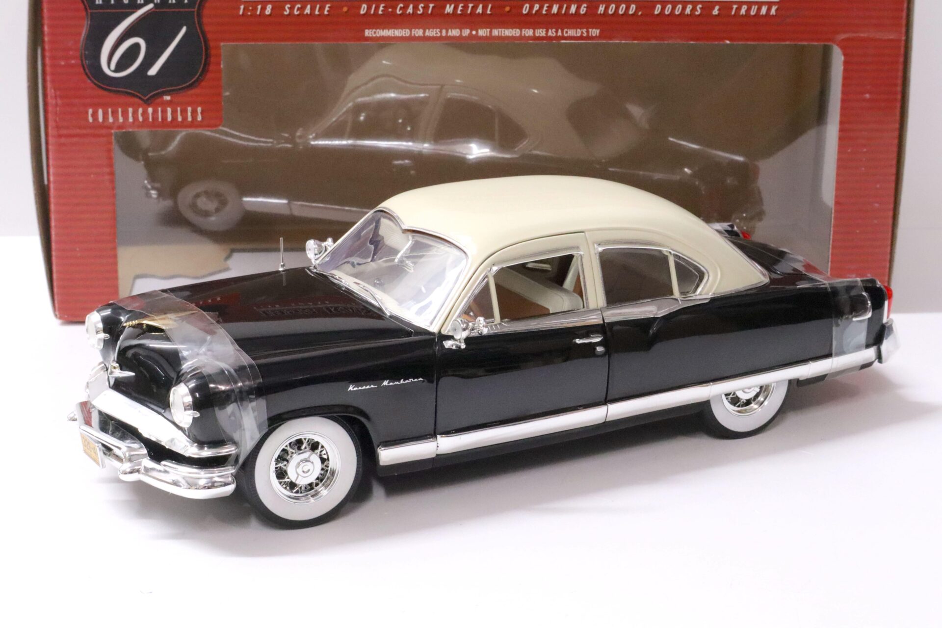 1:18 Highway61 Kaiser Manhattan 1953 black/ white 50435