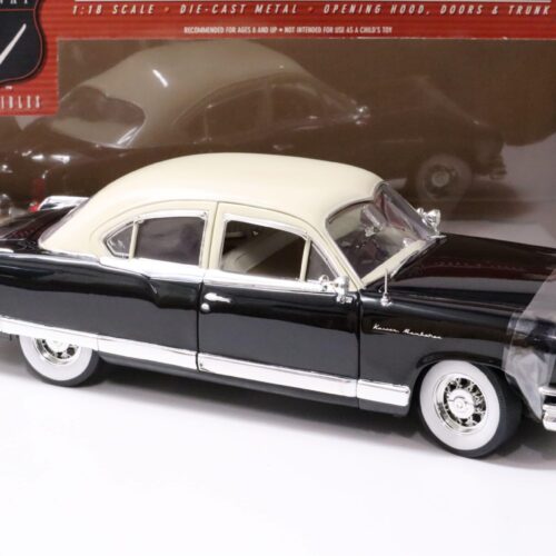 1:18 Highway61 Kaiser Manhattan 1953 black/ white 50435