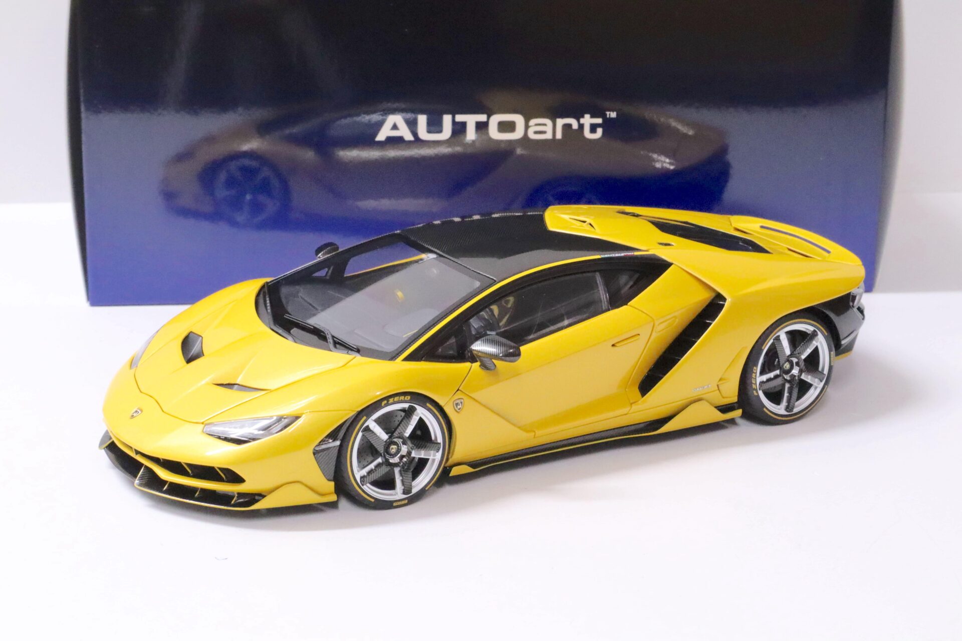 1:18 AUTOart Lamborghini Centenario 2017 New Giallo Orion/ metallic yellow 79115