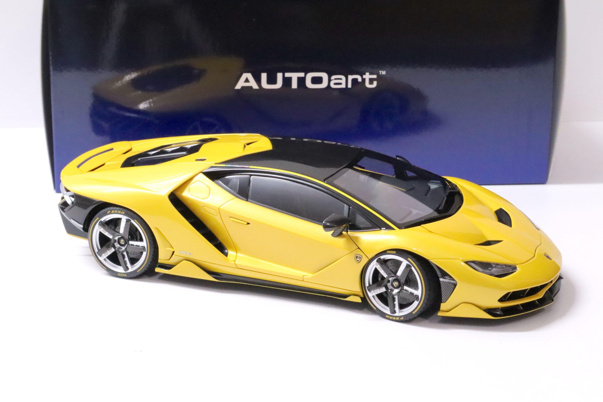 1:18 AUTOart Lamborghini Centenario 2017 New Giallo Orion/ metallic yellow 79115