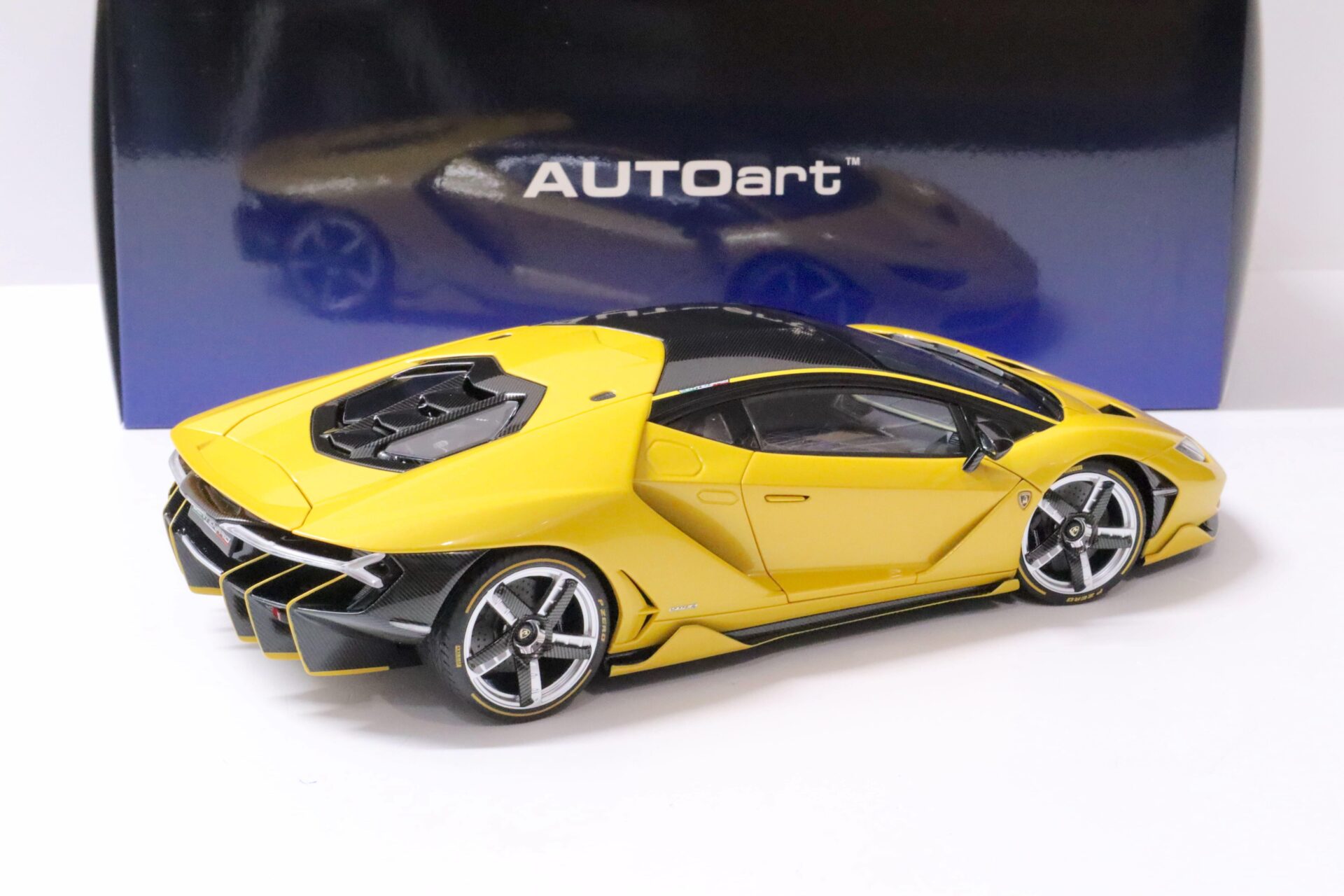 1:18 AUTOart Lamborghini Centenario 2017 New Giallo Orion/ metallic yellow 79115